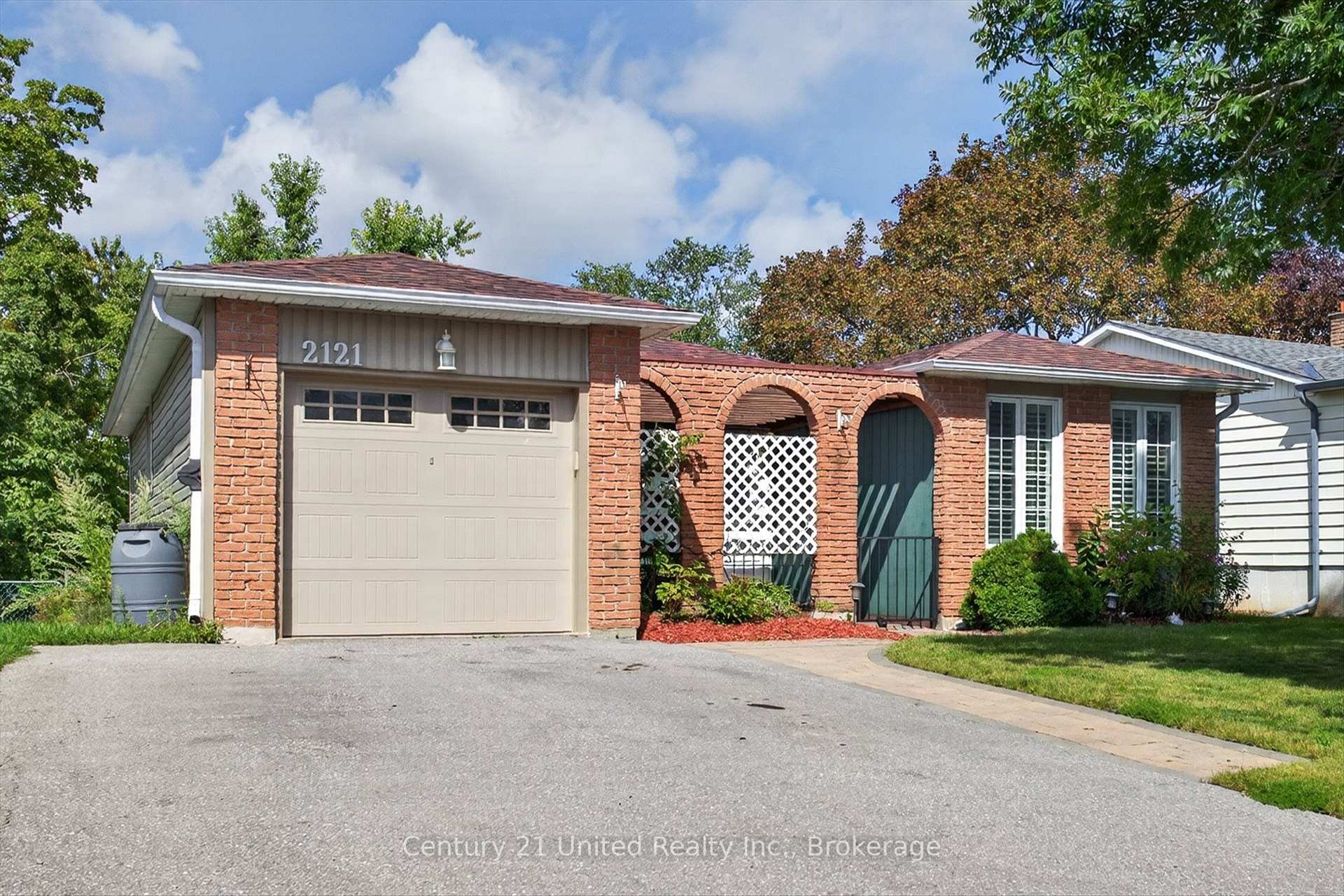 Photo 3 of 2121 Meadowview Road, Peterborough, Ashburnham Ward 4 — HOMEH