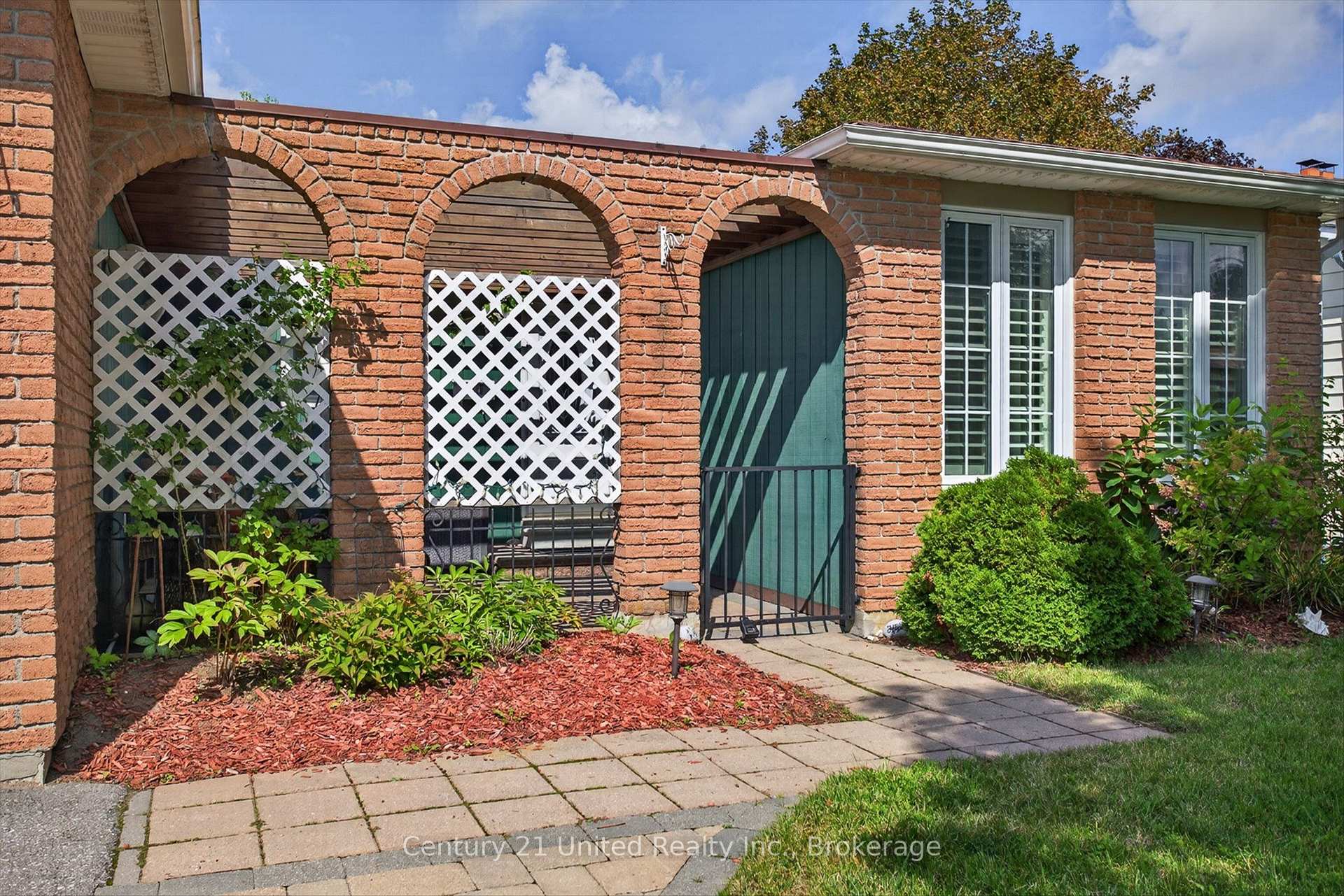 Photo 4 of 2121 Meadowview Road, Peterborough, Ashburnham Ward 4 — HOMEH