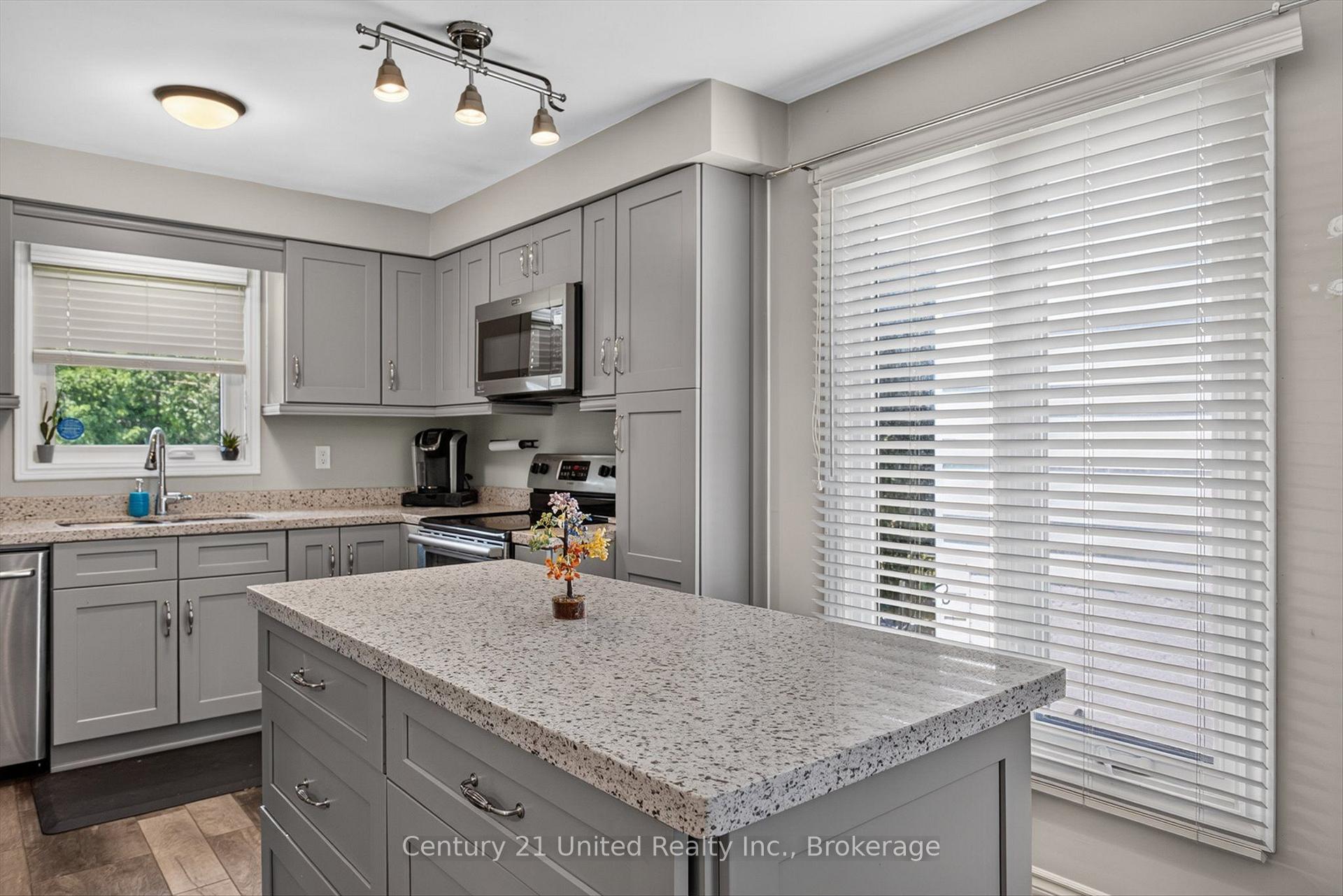 Photo 10 of 2121 Meadowview Road, Peterborough, Ashburnham Ward 4 — HOMEH