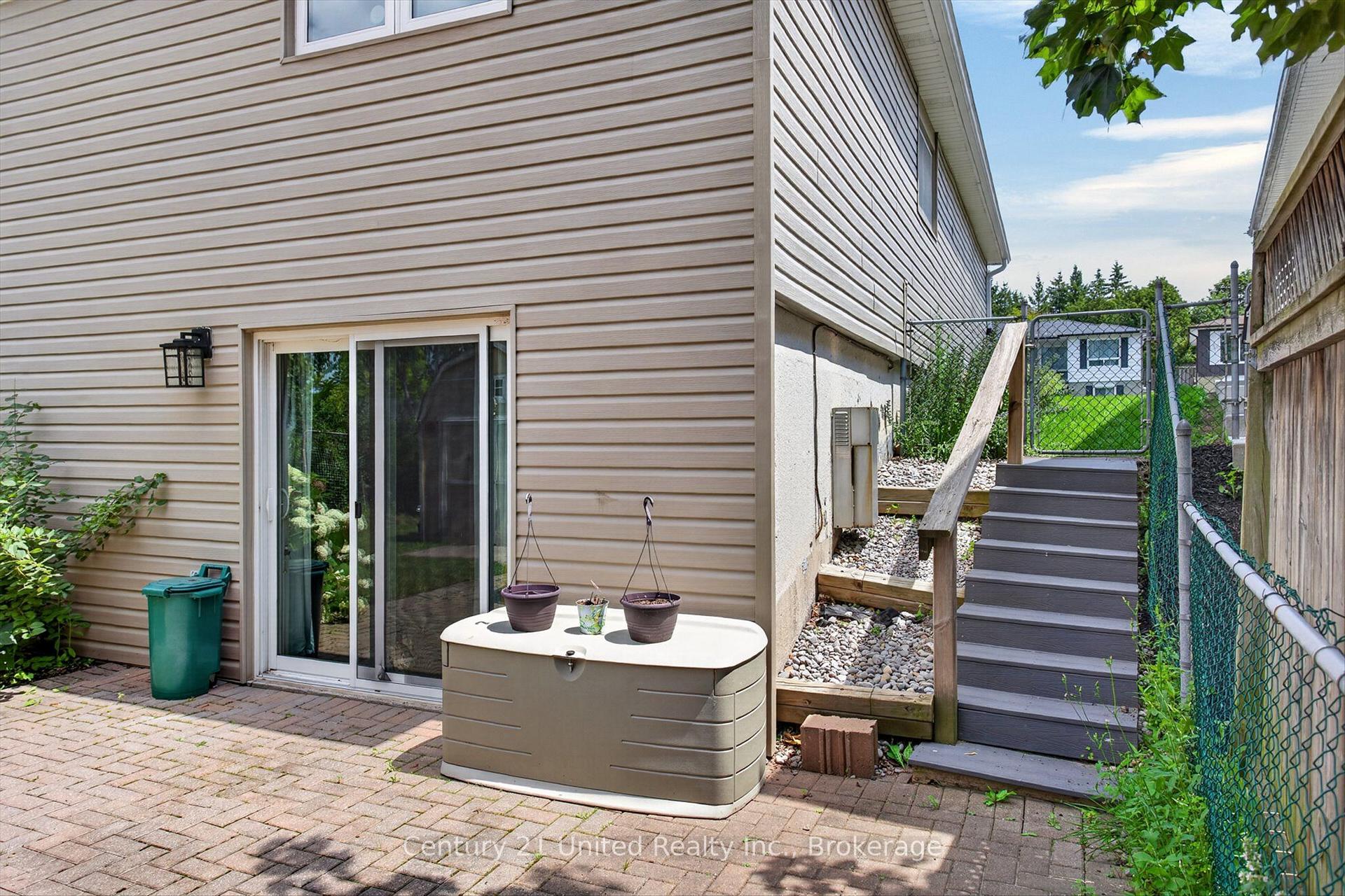 Photo 47 of 2121 Meadowview Road, Peterborough, Ashburnham Ward 4 — HOMEH