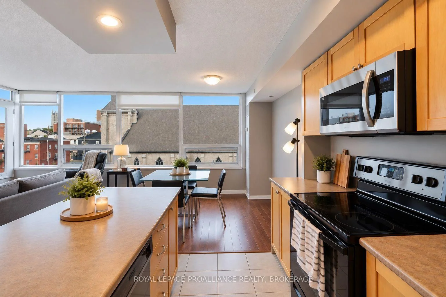 Photo 21 of Unit 501, 121 Queen Street, Kingston, East of Sir John A. Blvd — HOMEH
