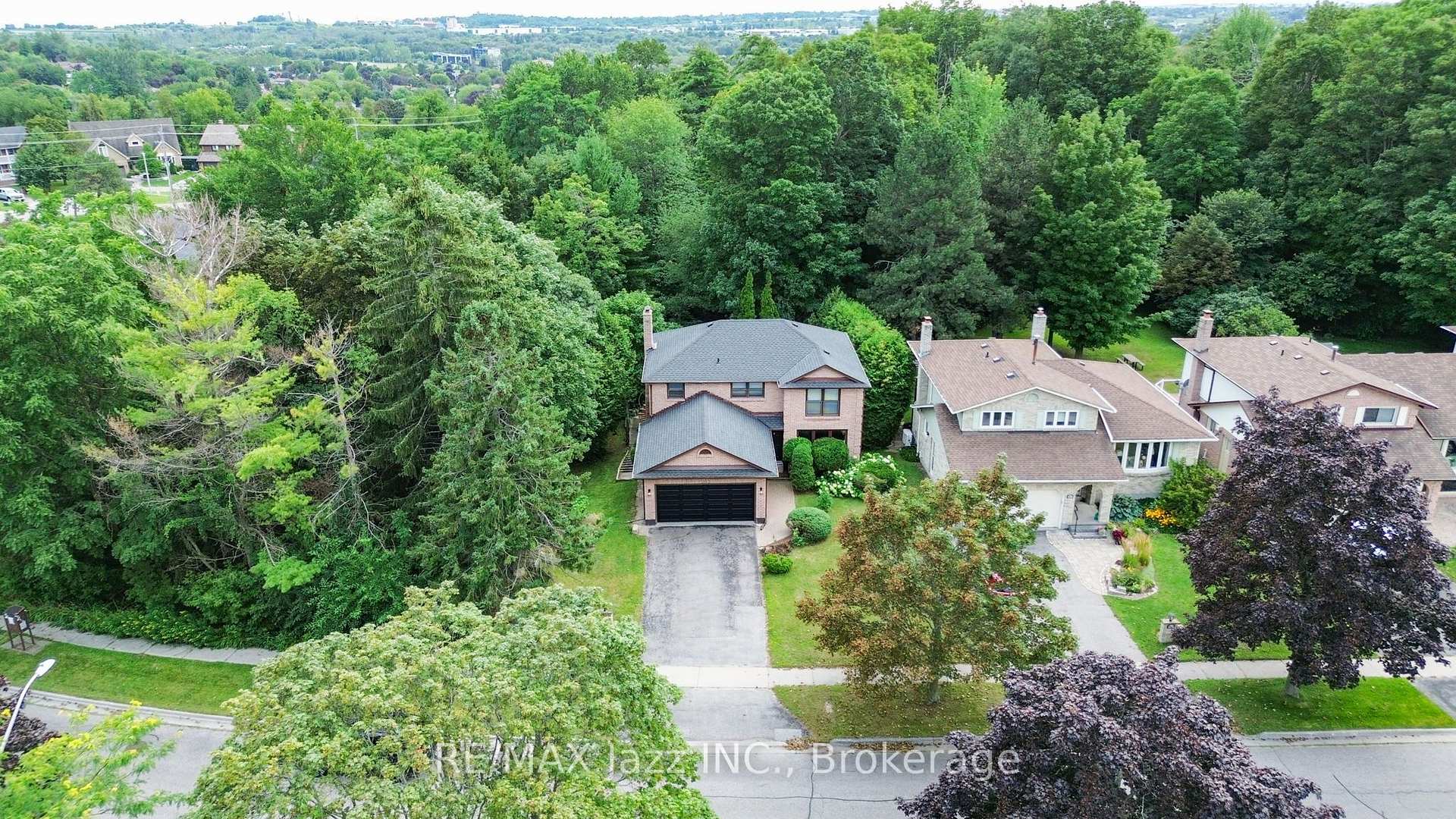 Photo 2 of 262 Athabasca Street, Oshawa, Donevan — HOMEH