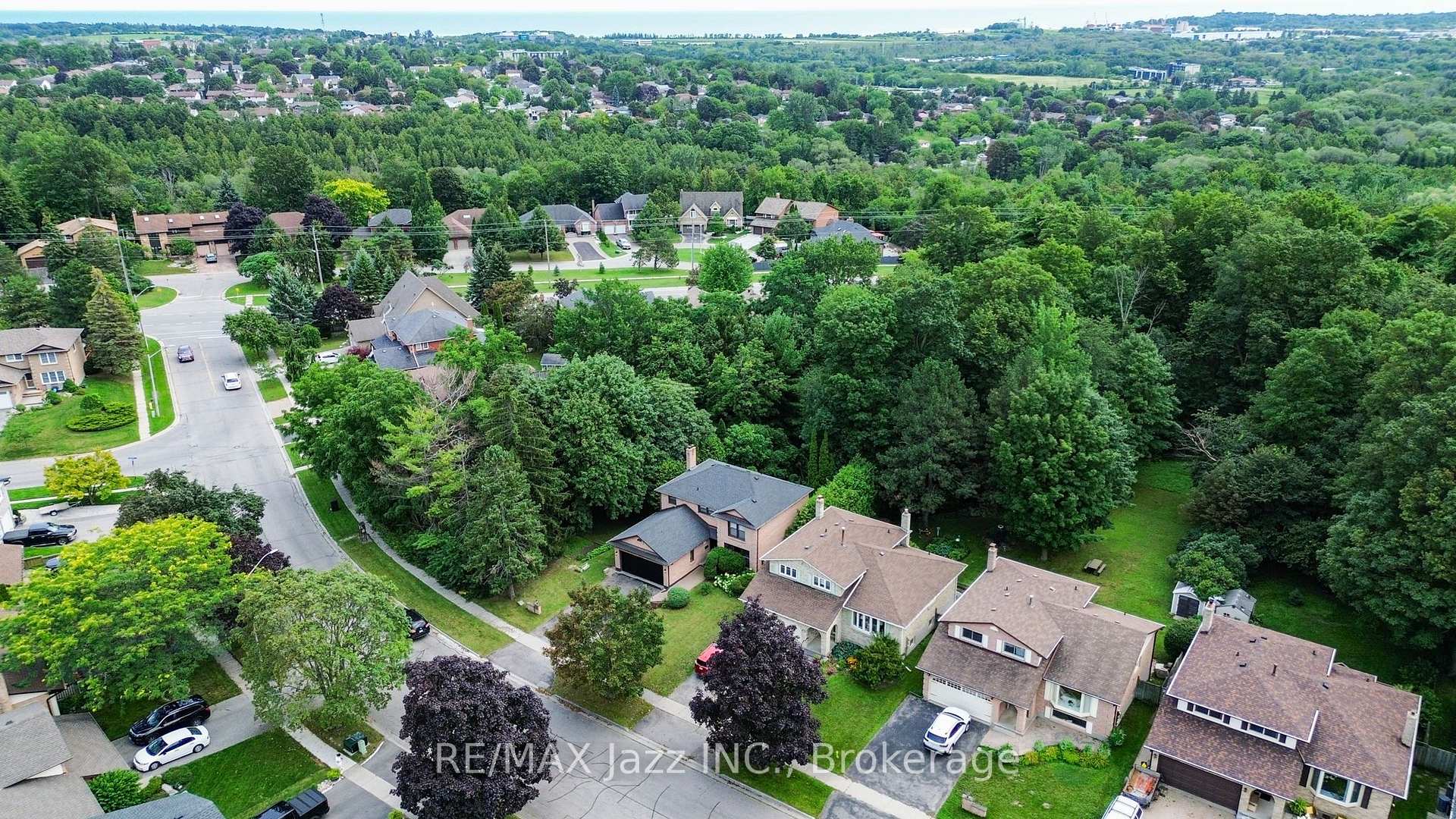 Photo 3 of 262 Athabasca Street, Oshawa, Donevan — HOMEH
