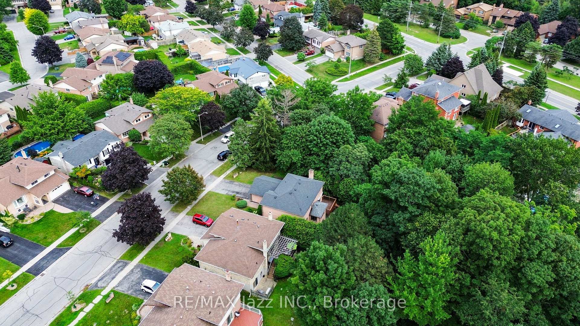 Photo 4 of 262 Athabasca Street, Oshawa, Donevan — HOMEH
