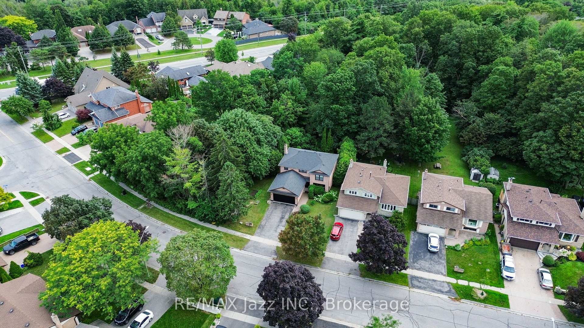 Photo 5 of 262 Athabasca Street, Oshawa, Donevan — HOMEH