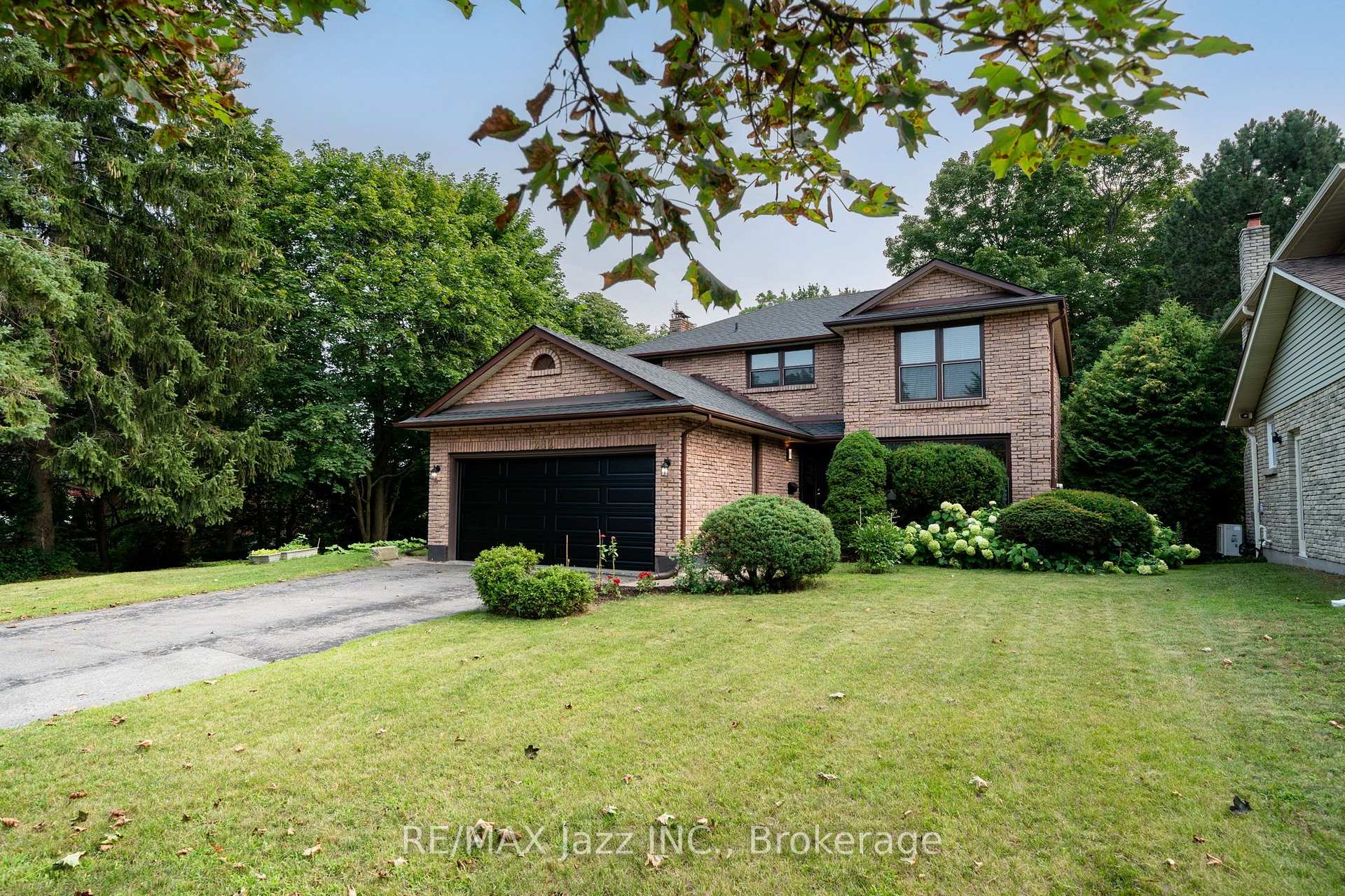 Photo 6 of 262 Athabasca Street, Oshawa, Donevan — HOMEH