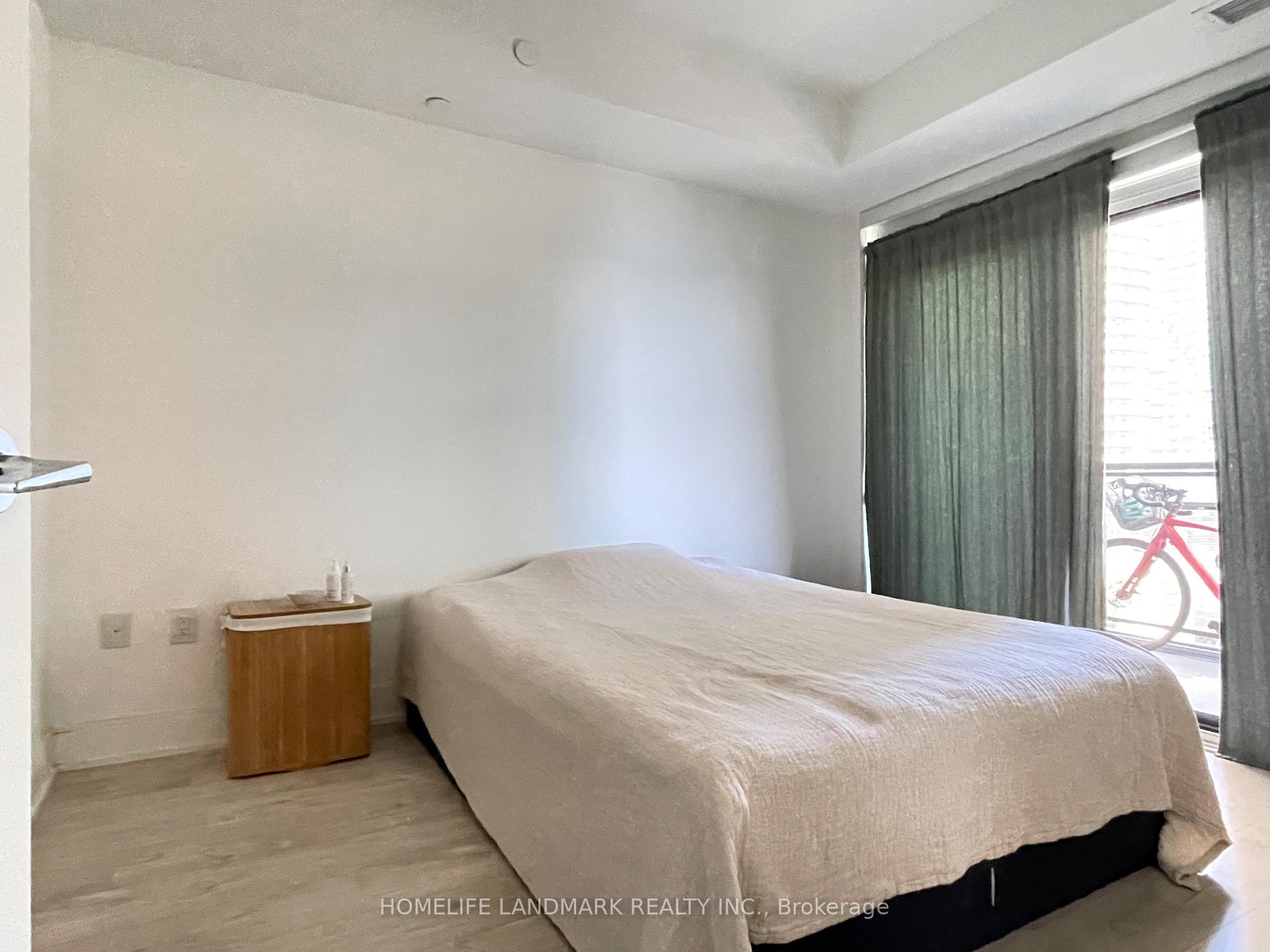 Photo 6 of Unit 806, 65 Annie Craig Drive, Etobicoke, Mimico — HOMEH