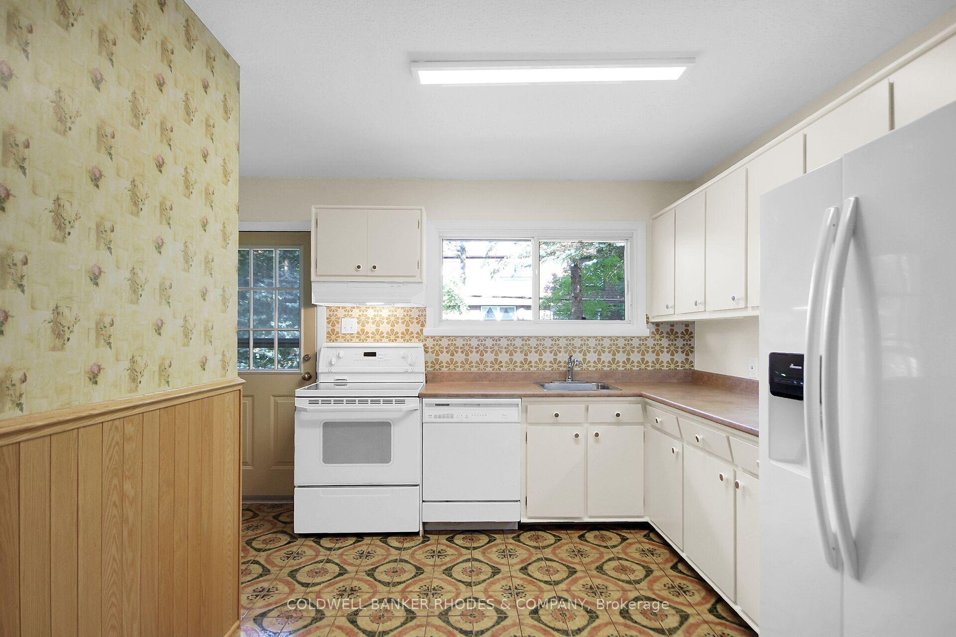 Photo 32 of 11 Wallford Way, Ottawa, City View/Skyline/Fisher Heights/Parkwood Hills — HOMEH