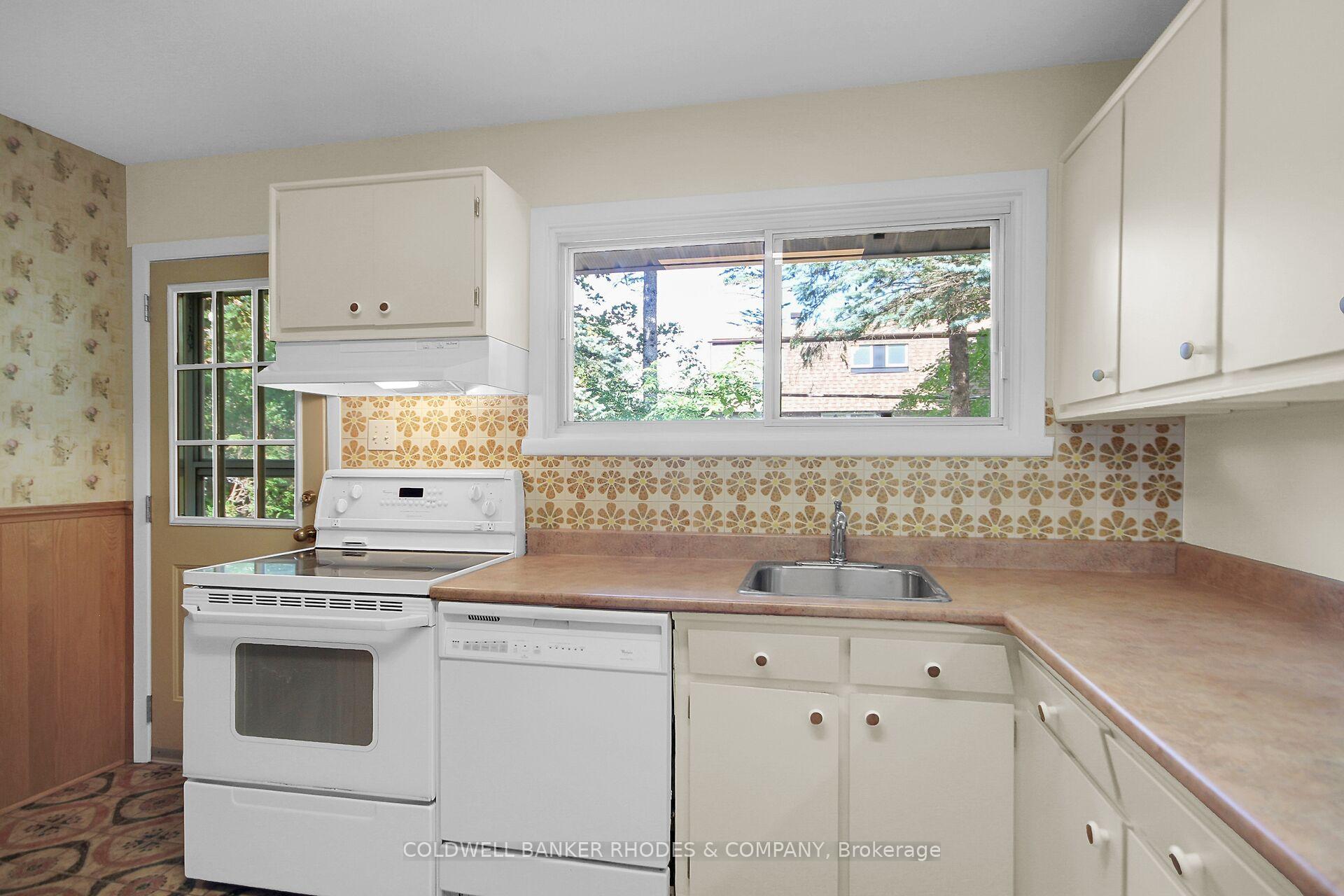 Photo 34 of 11 Wallford Way, Ottawa, City View/Skyline/Fisher Heights/Parkwood Hills — HOMEH