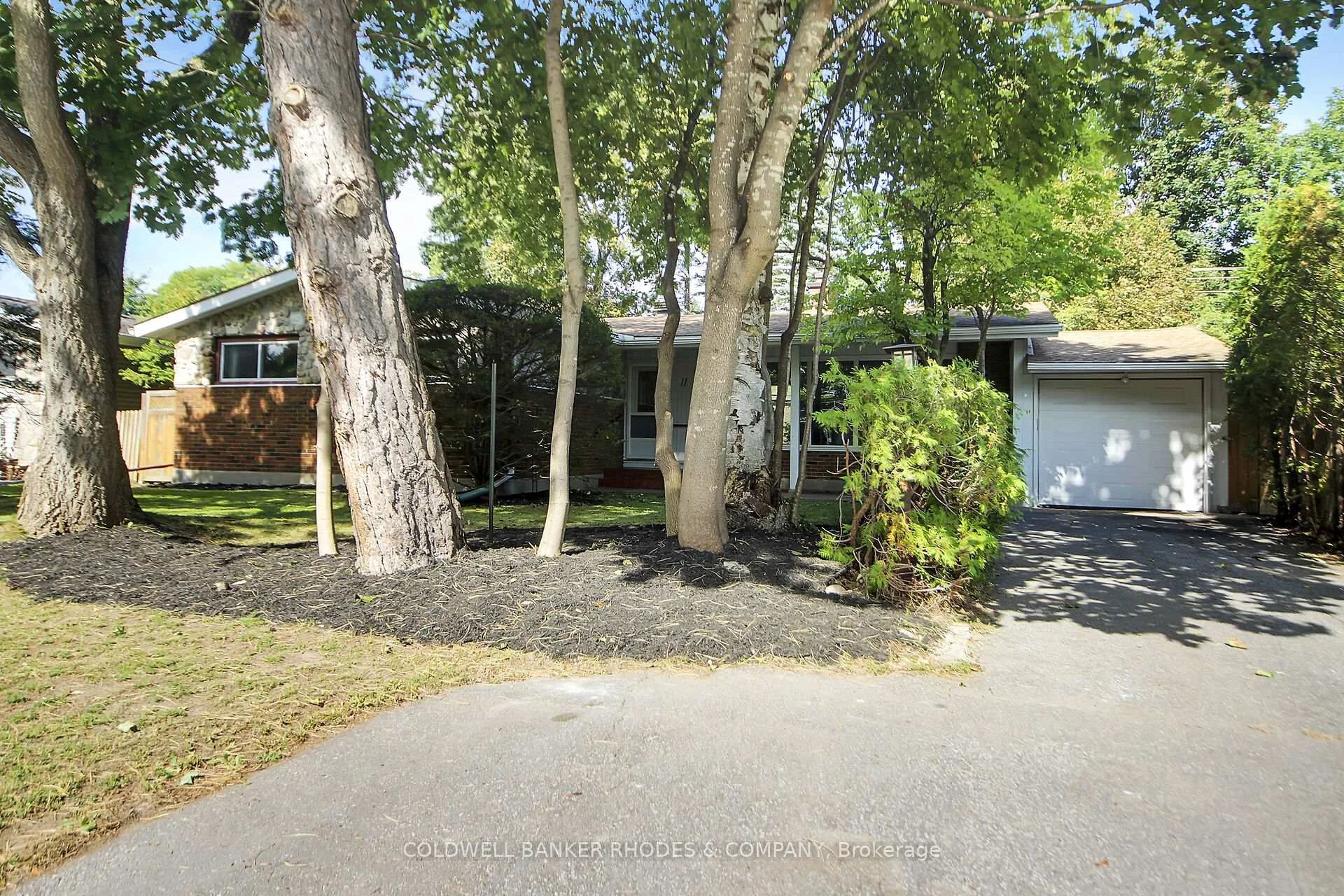 Photo 4 of 11 Wallford Way, Ottawa, City View/Skyline/Fisher Heights/Parkwood Hills — HOMEH
