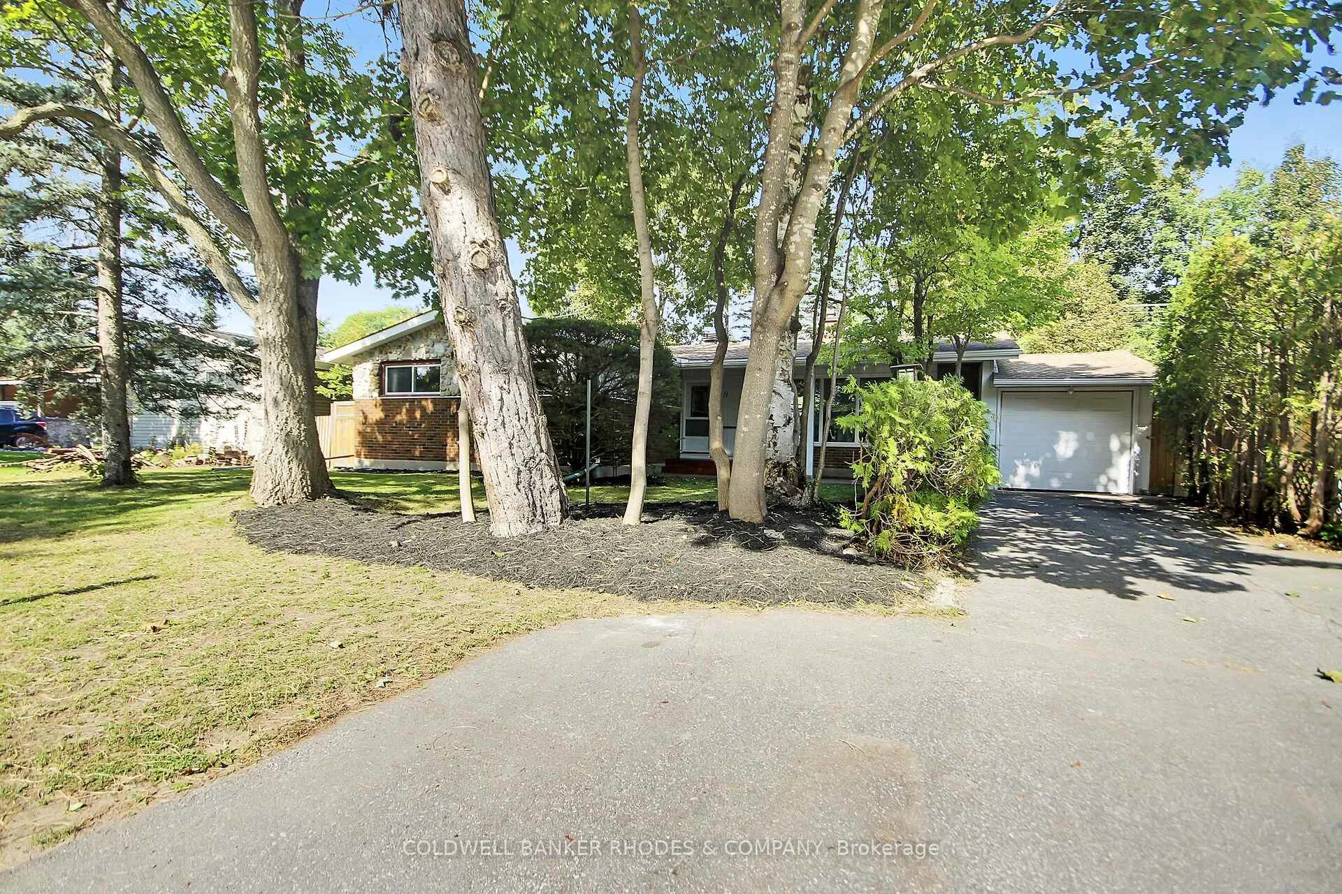 Photo 7 of 11 Wallford Way, Ottawa, City View/Skyline/Fisher Heights/Parkwood Hills — HOMEH