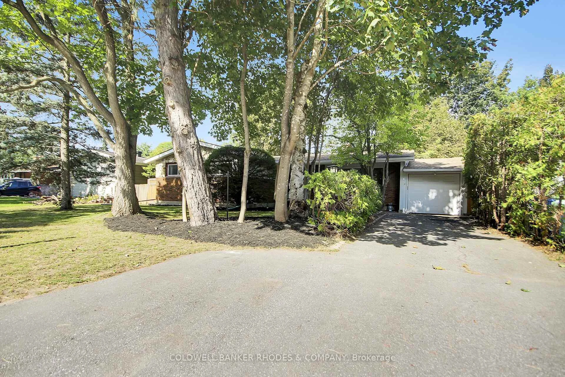 Photo 9 of 11 Wallford Way, Ottawa, City View/Skyline/Fisher Heights/Parkwood Hills — HOMEH