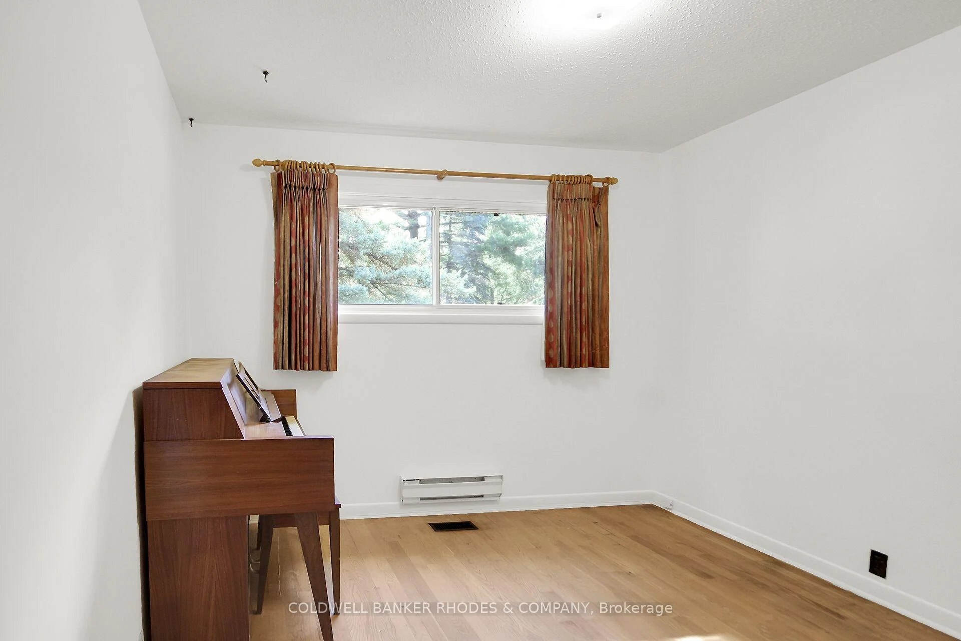 Photo 44 of 11 Wallford Way, Ottawa, City View/Skyline/Fisher Heights/Parkwood Hills — HOMEH