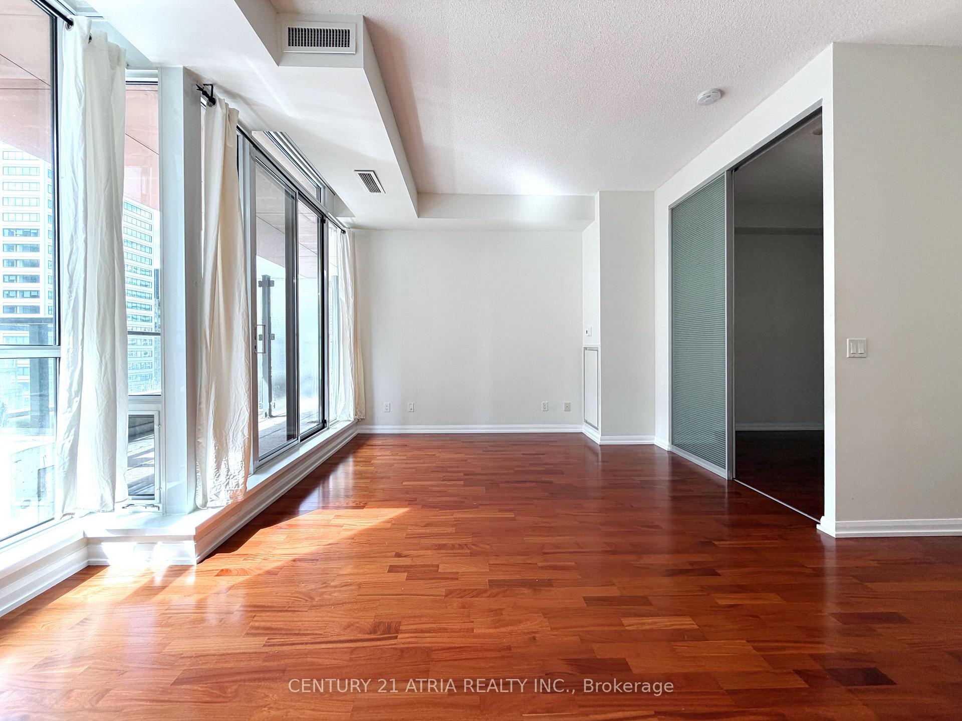 Photo 14 of Unit 1820, 111 Elizabeth Street, Toronto, Bay Street Corridor — HOMEH
