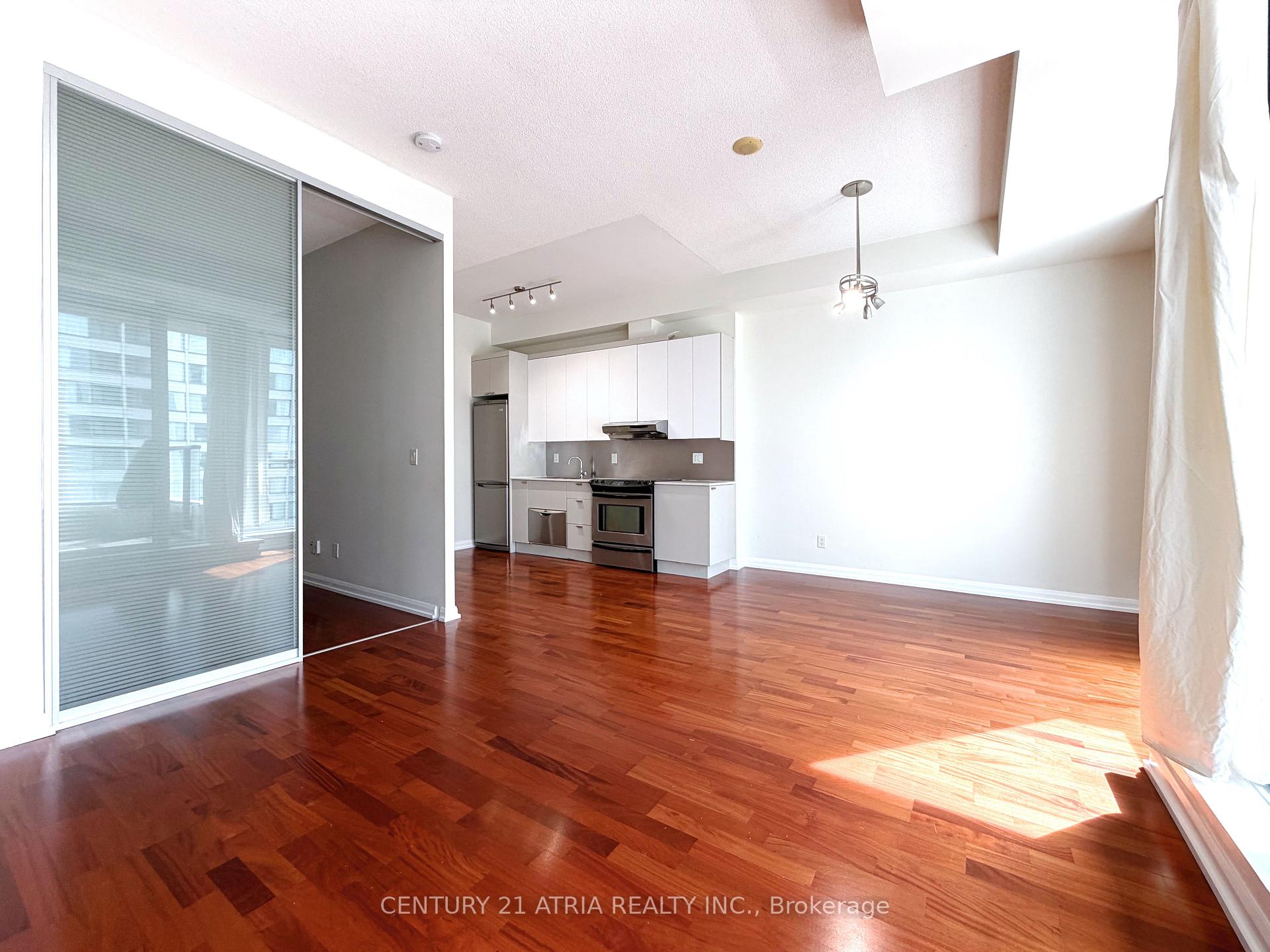 Photo 15 of Unit 1820, 111 Elizabeth Street, Toronto, Bay Street Corridor — HOMEH