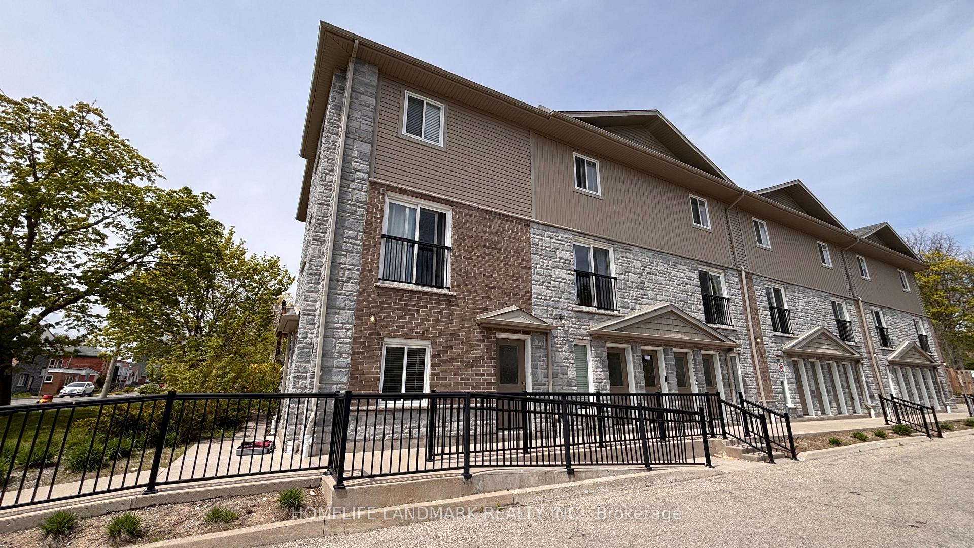 Photo of Unit 1, 122 Courtland Avenue E