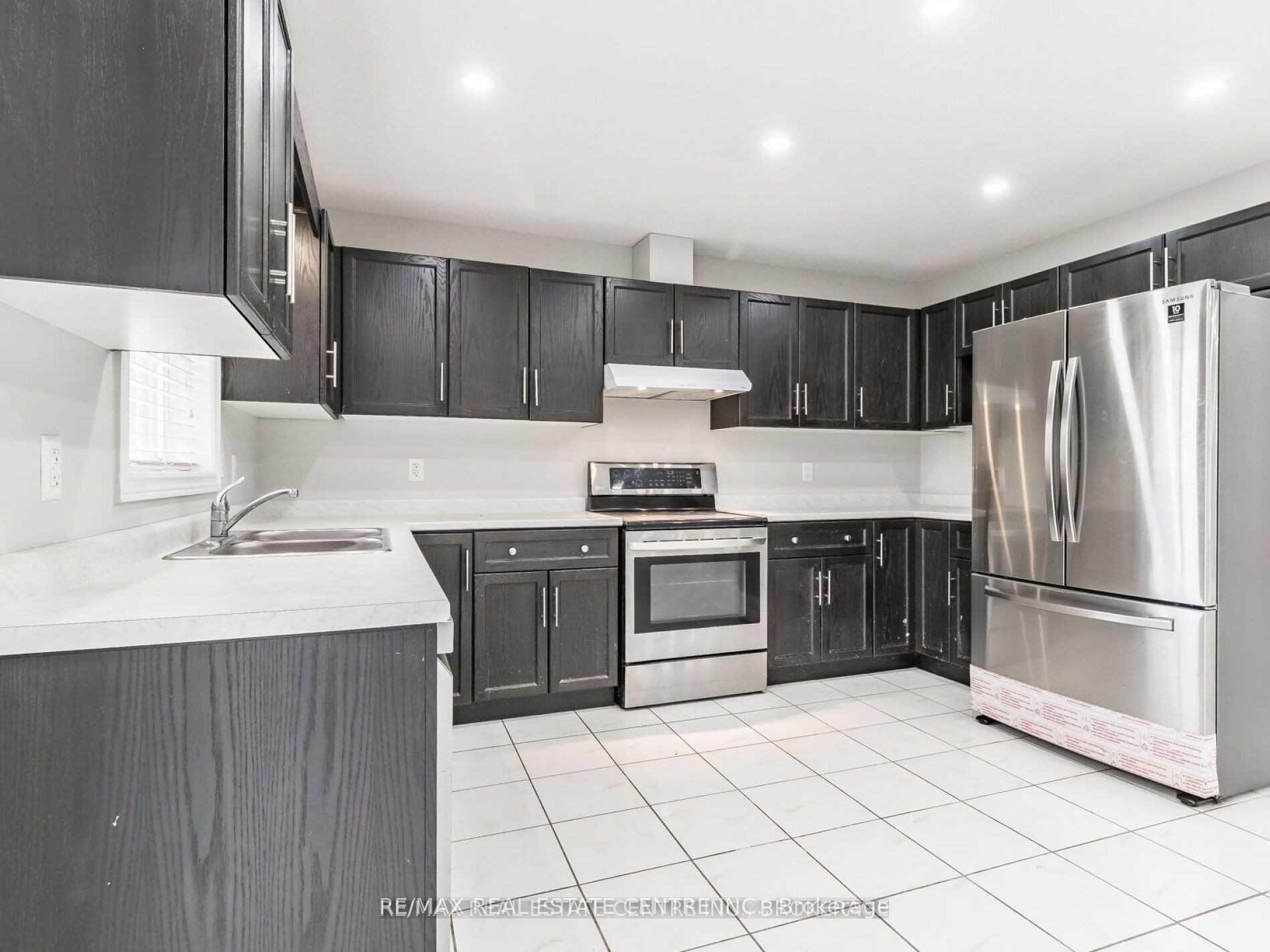 Photo 5 of Unit Upper, 270 Ambrous Crescent, Guelph, Kortright East — HOMEH