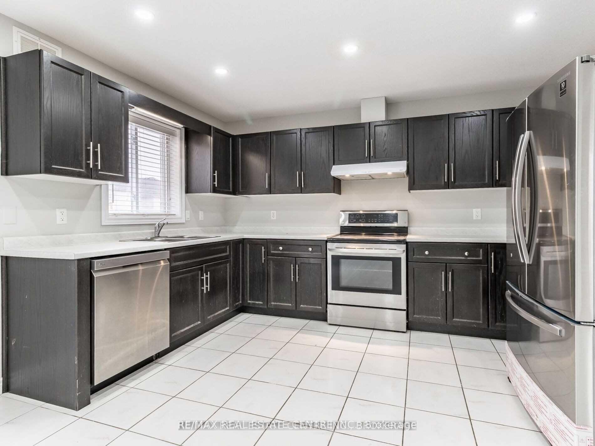 Photo 6 of Unit Upper, 270 Ambrous Crescent, Guelph, Kortright East — HOMEH