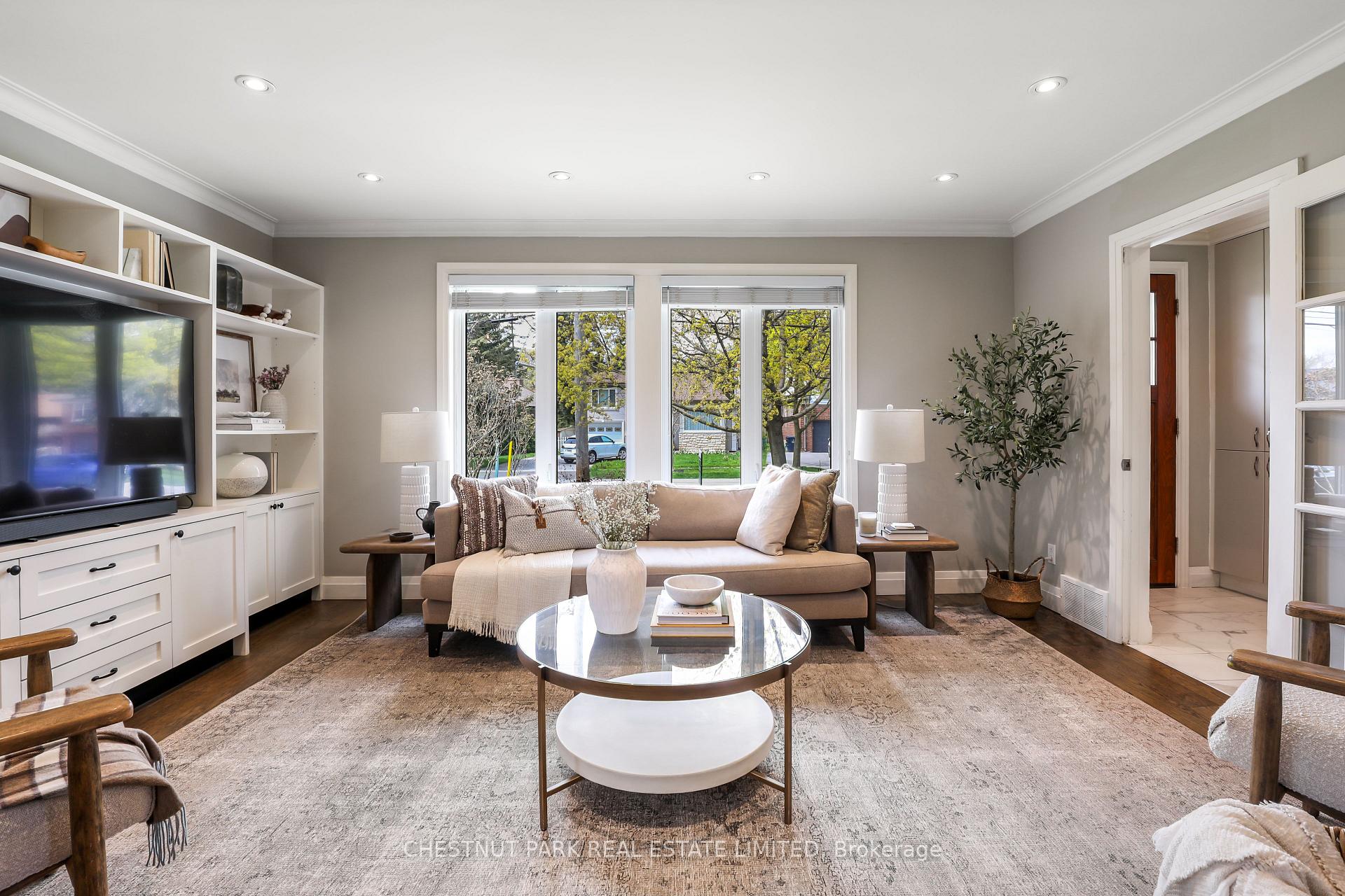 Photo 4 of 27 Cedarcrest Drive, Etobicoke, Kingsway South — HOMEH