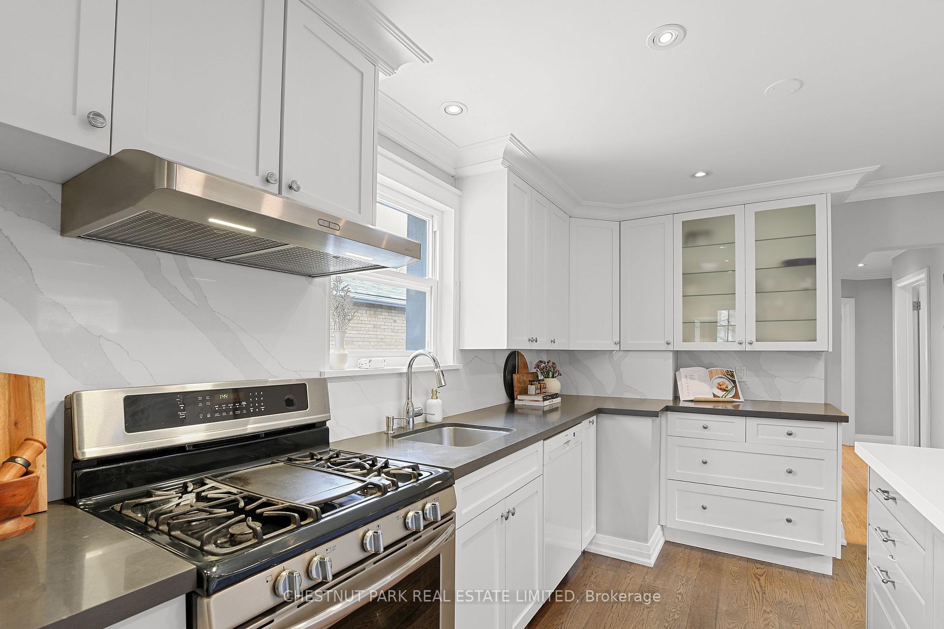 Photo 10 of 27 Cedarcrest Drive, Etobicoke, Kingsway South — HOMEH