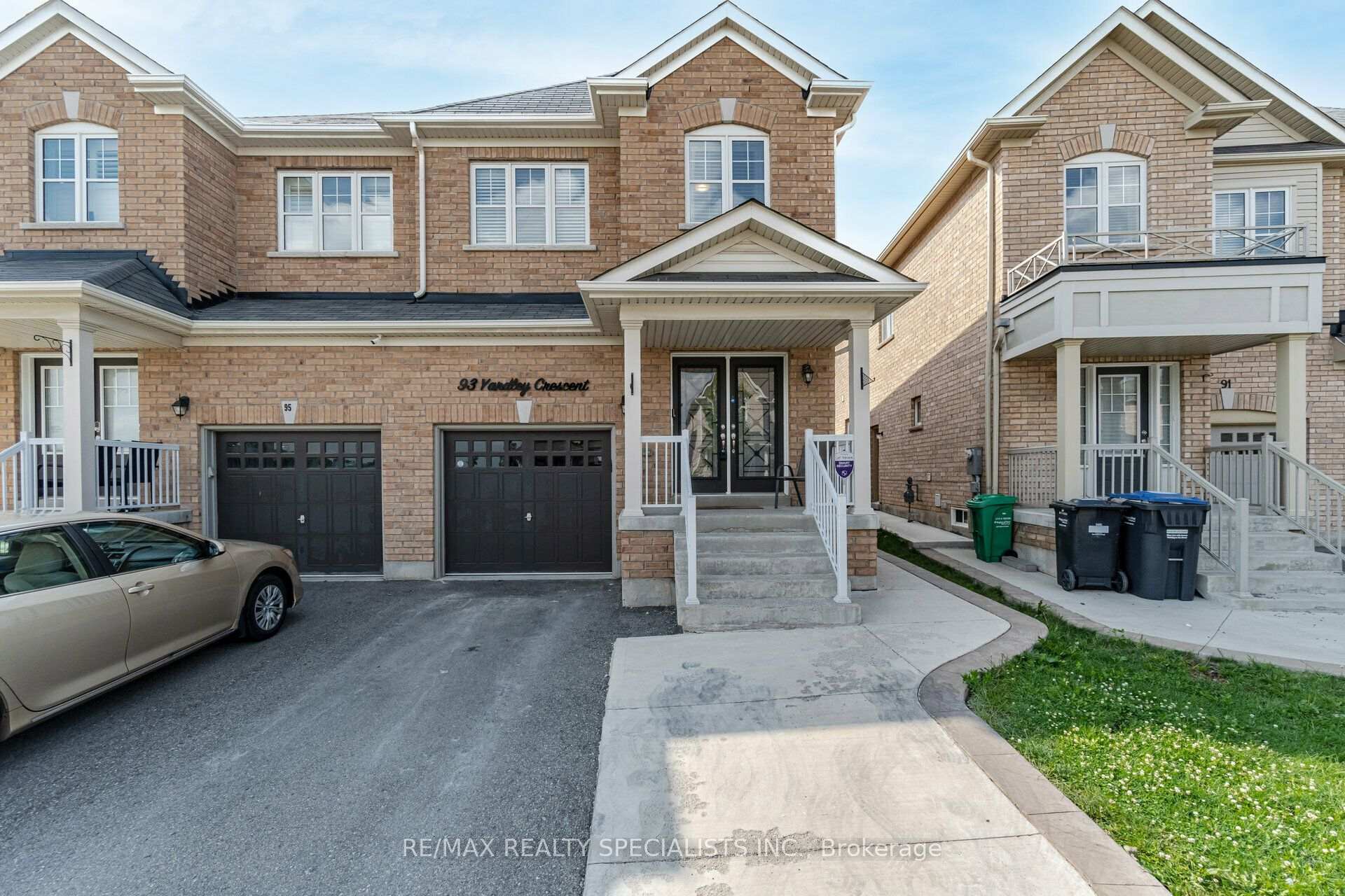 Photo 2 of 93 Yardley Crescent, Brampton, Credit Valley — HOMEH