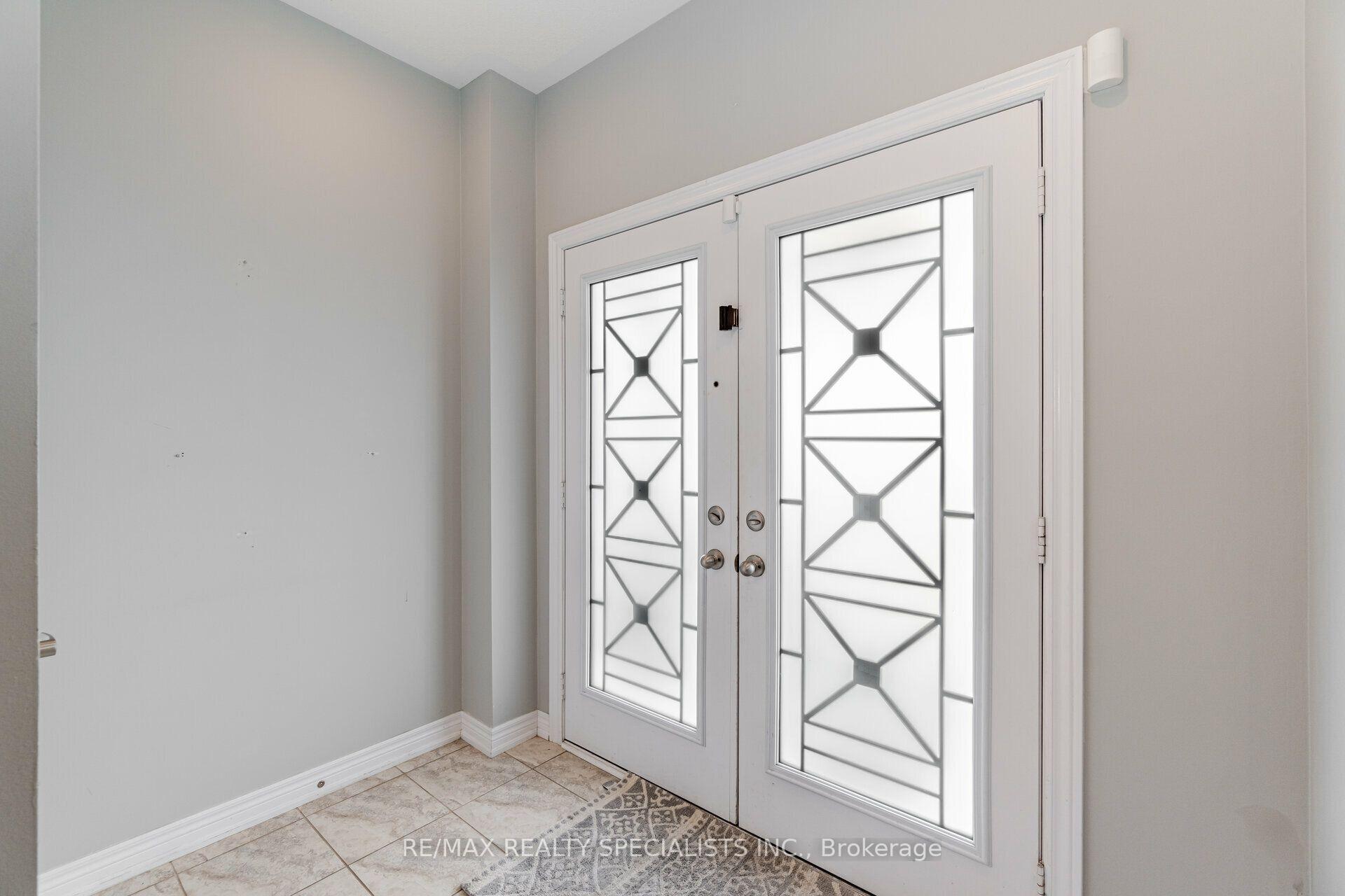 Photo 6 of 93 Yardley Crescent, Brampton, Credit Valley — HOMEH