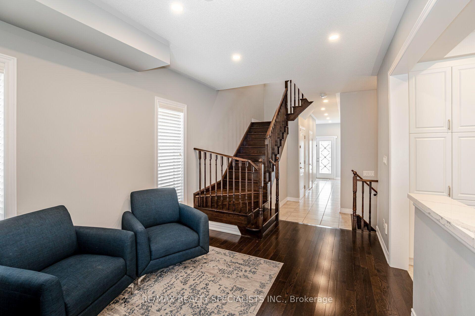 Photo 8 of 93 Yardley Crescent, Brampton, Credit Valley — HOMEH