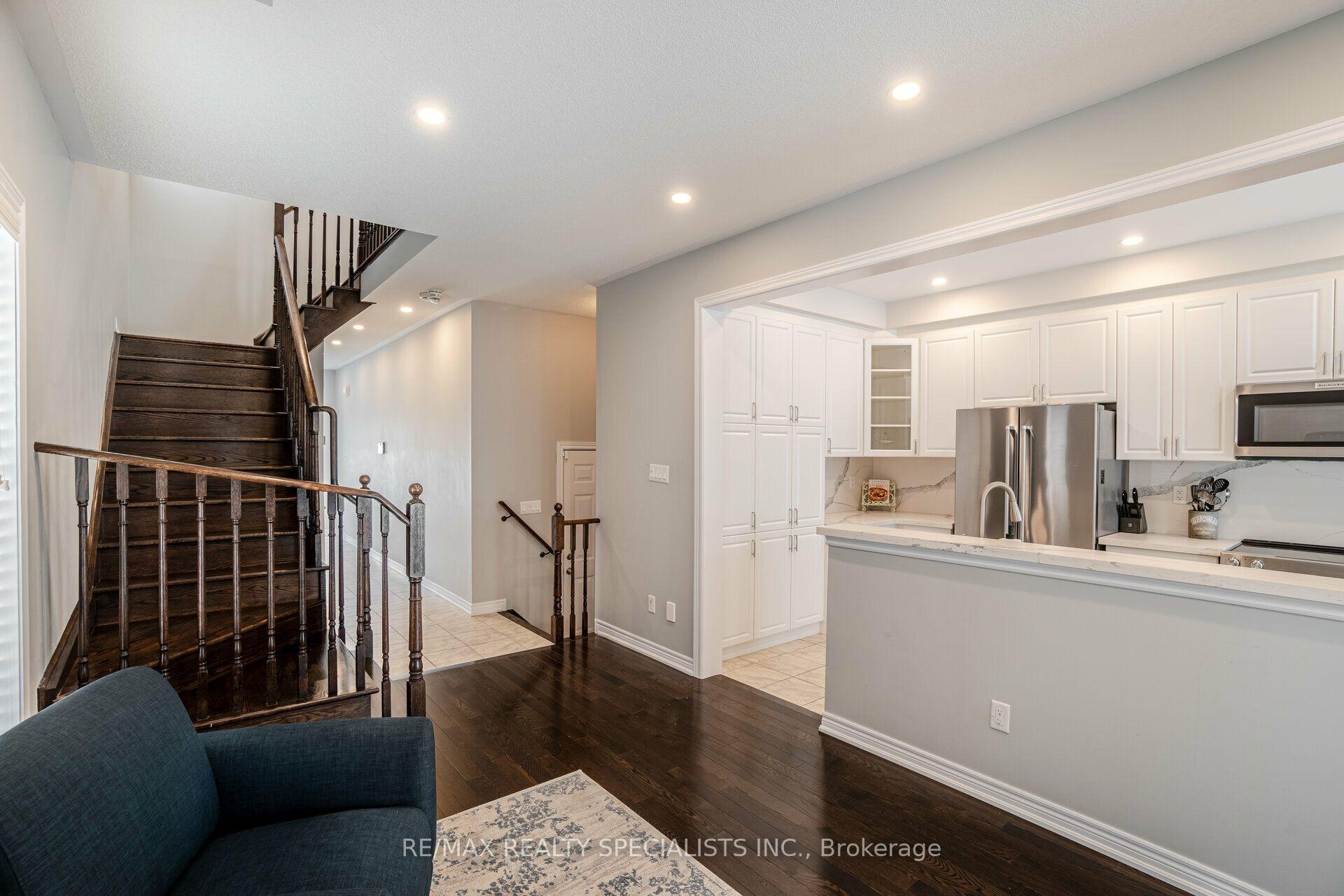 Photo 10 of 93 Yardley Crescent, Brampton, Credit Valley — HOMEH