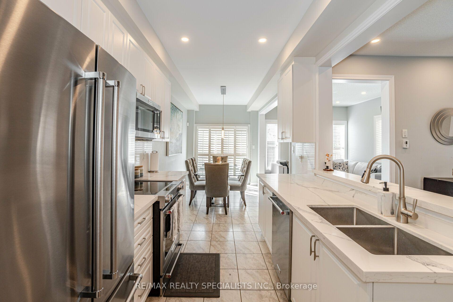Photo 11 of 93 Yardley Crescent, Brampton, Credit Valley — HOMEH