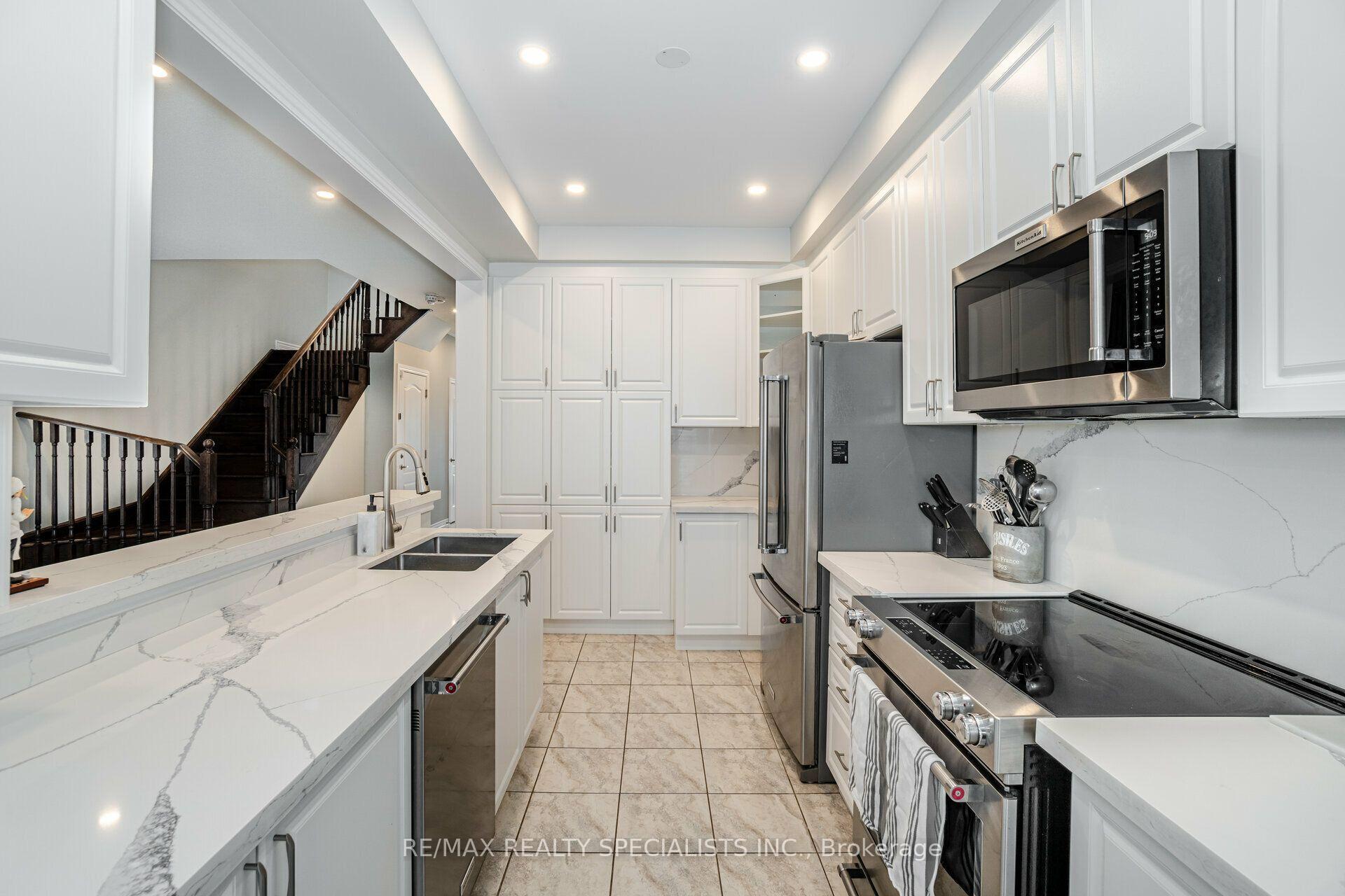 Photo 13 of 93 Yardley Crescent, Brampton, Credit Valley — HOMEH