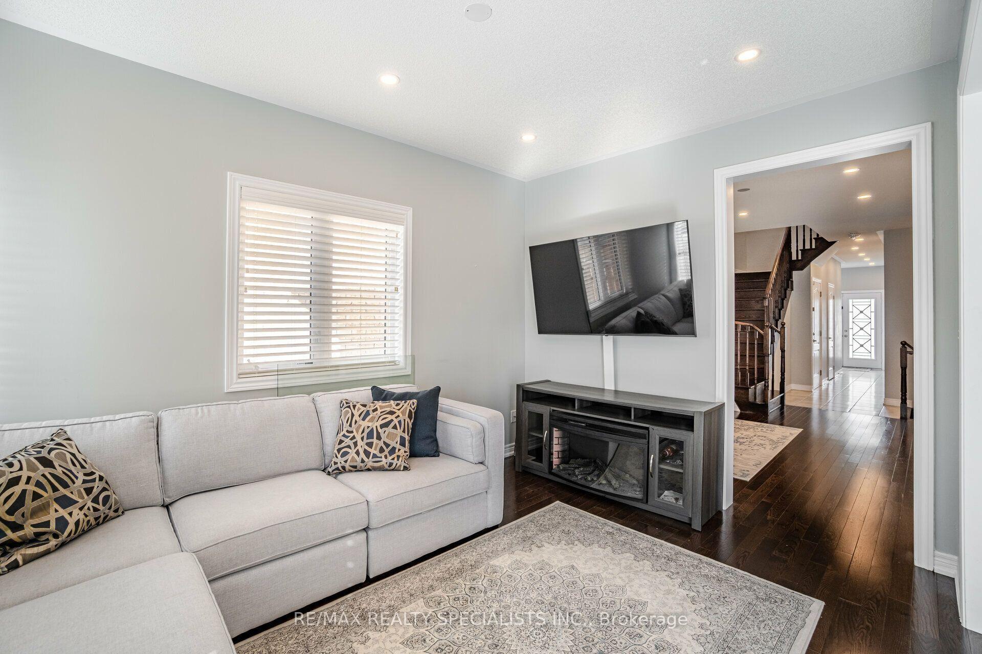 Photo 21 of 93 Yardley Crescent, Brampton, Credit Valley — HOMEH
