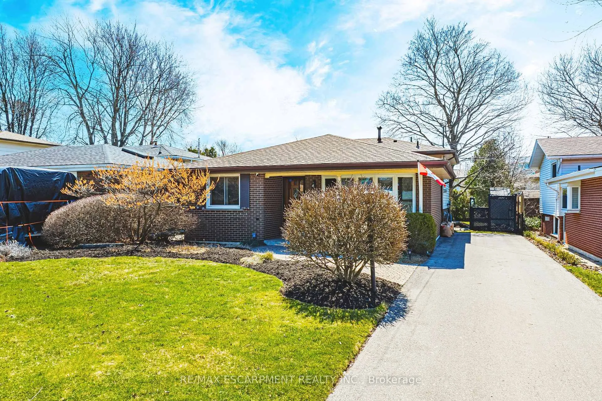 Photo 1 of 29 Silvercrest Drive, Hamilton, Rolston — HOMEH