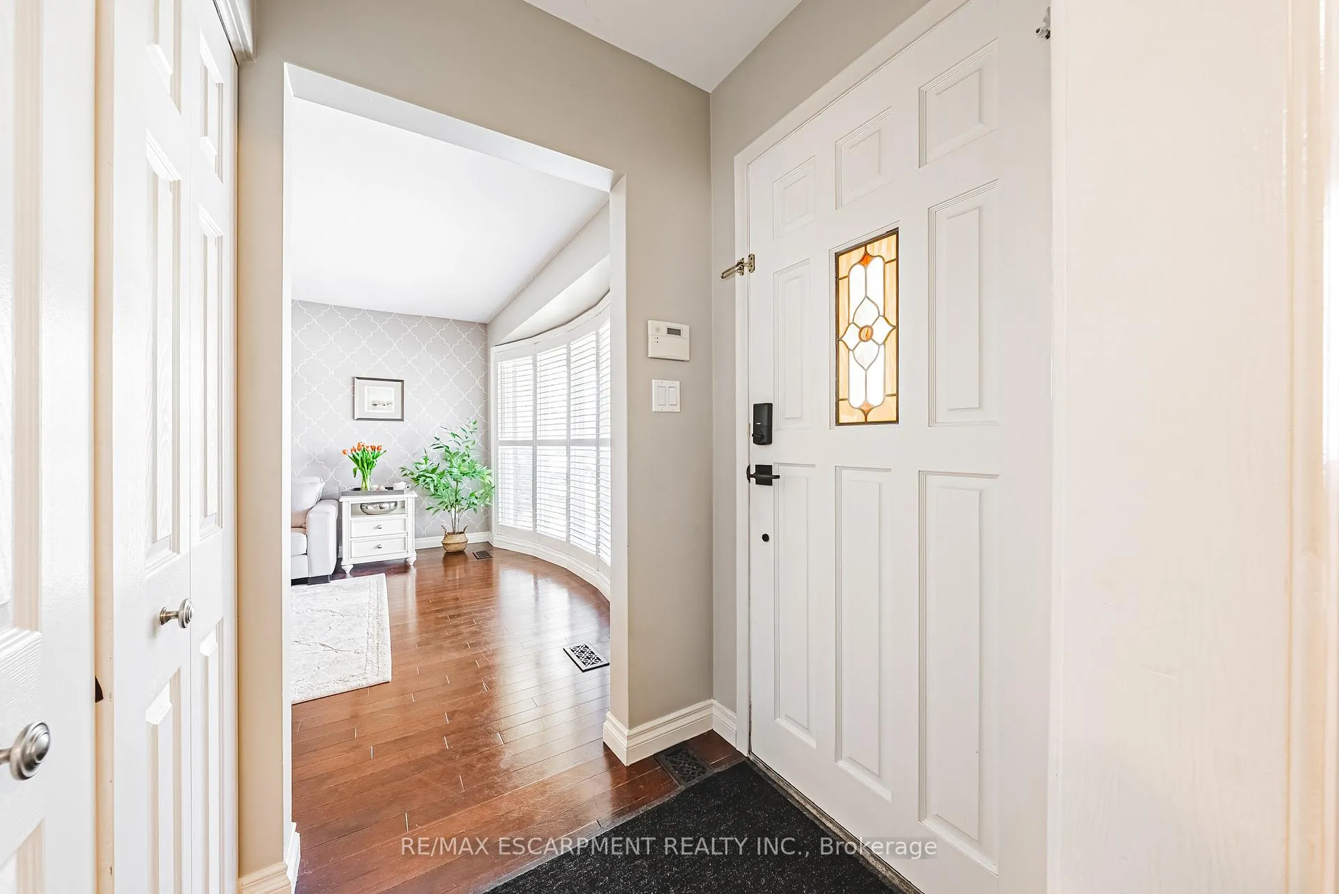 Photo 4 of 29 Silvercrest Drive, Hamilton, Rolston — HOMEH