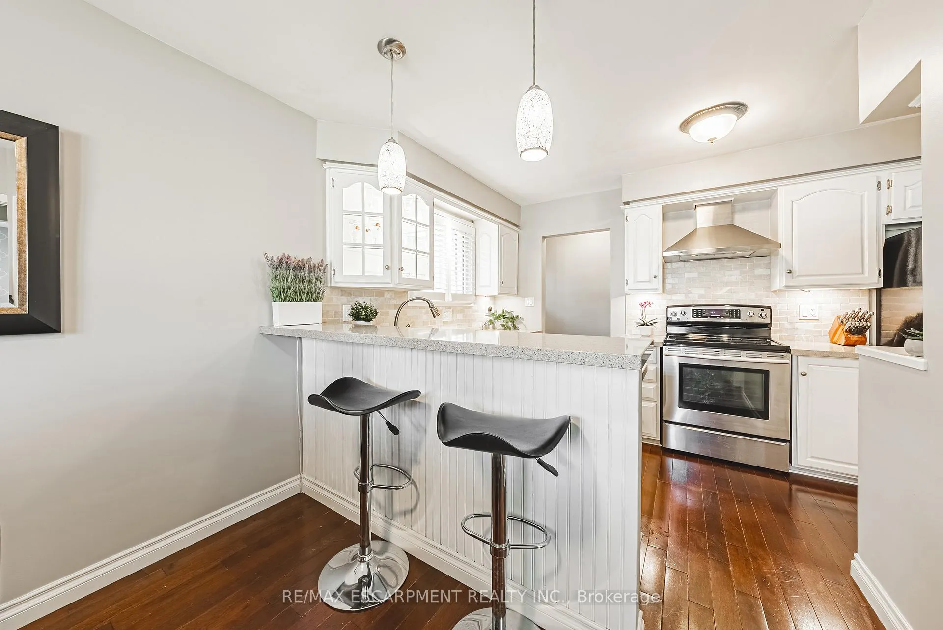 Photo 8 of 29 Silvercrest Drive, Hamilton, Rolston — HOMEH