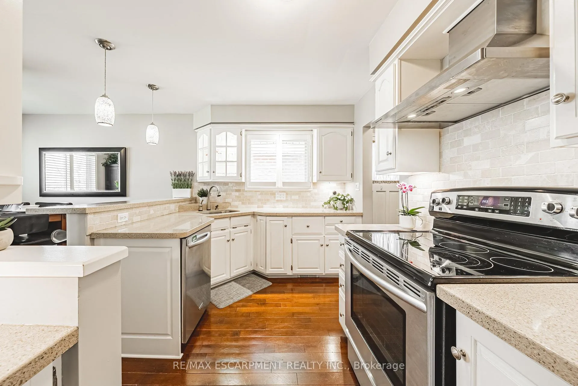 Photo 9 of 29 Silvercrest Drive, Hamilton, Rolston — HOMEH