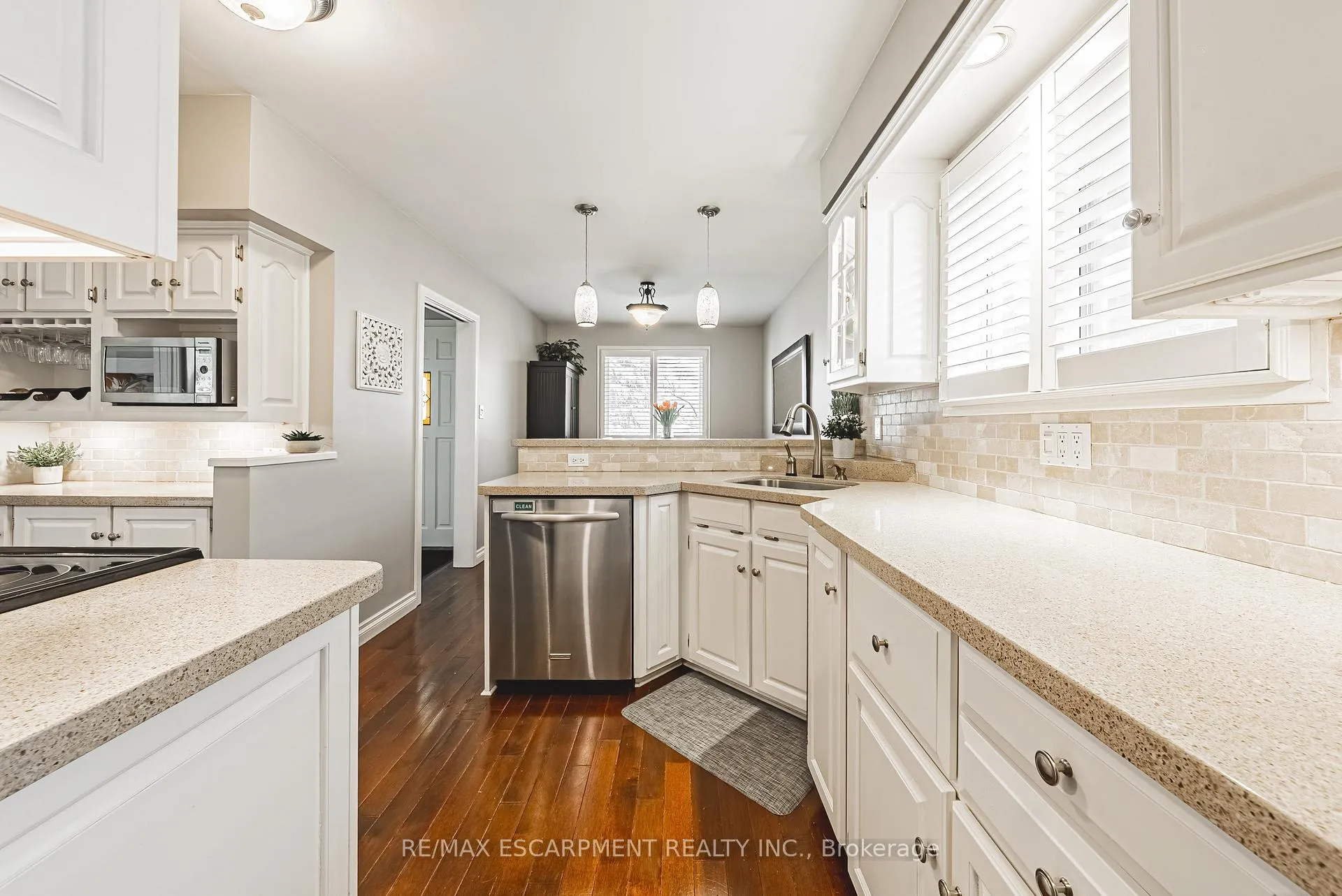 Photo 10 of 29 Silvercrest Drive, Hamilton, Rolston — HOMEH