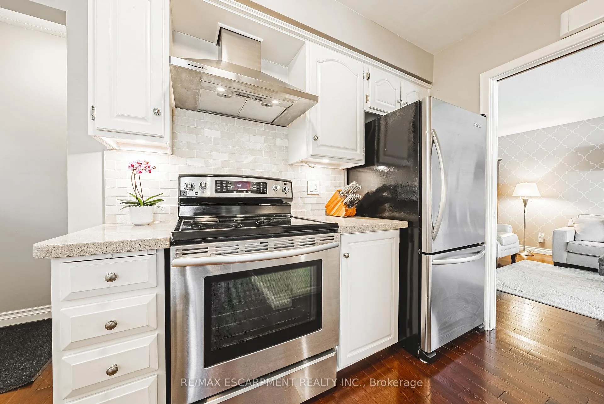 Photo 13 of 29 Silvercrest Drive, Hamilton, Rolston — HOMEH