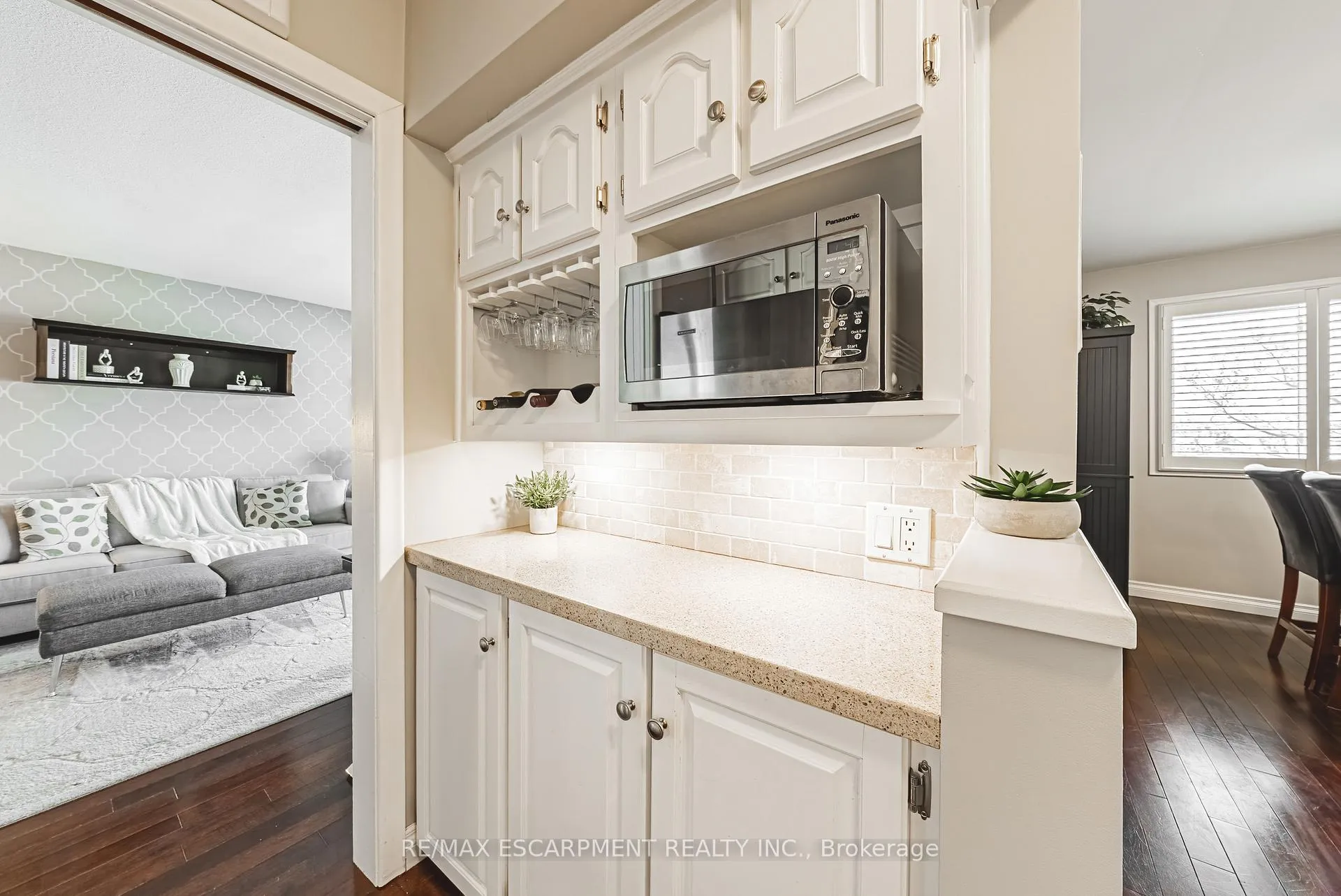 Photo 15 of 29 Silvercrest Drive, Hamilton, Rolston — HOMEH
