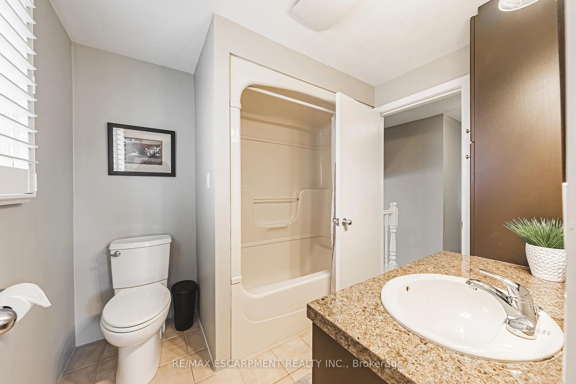Photo 20 of 29 Silvercrest Drive, Hamilton, Rolston — HOMEH