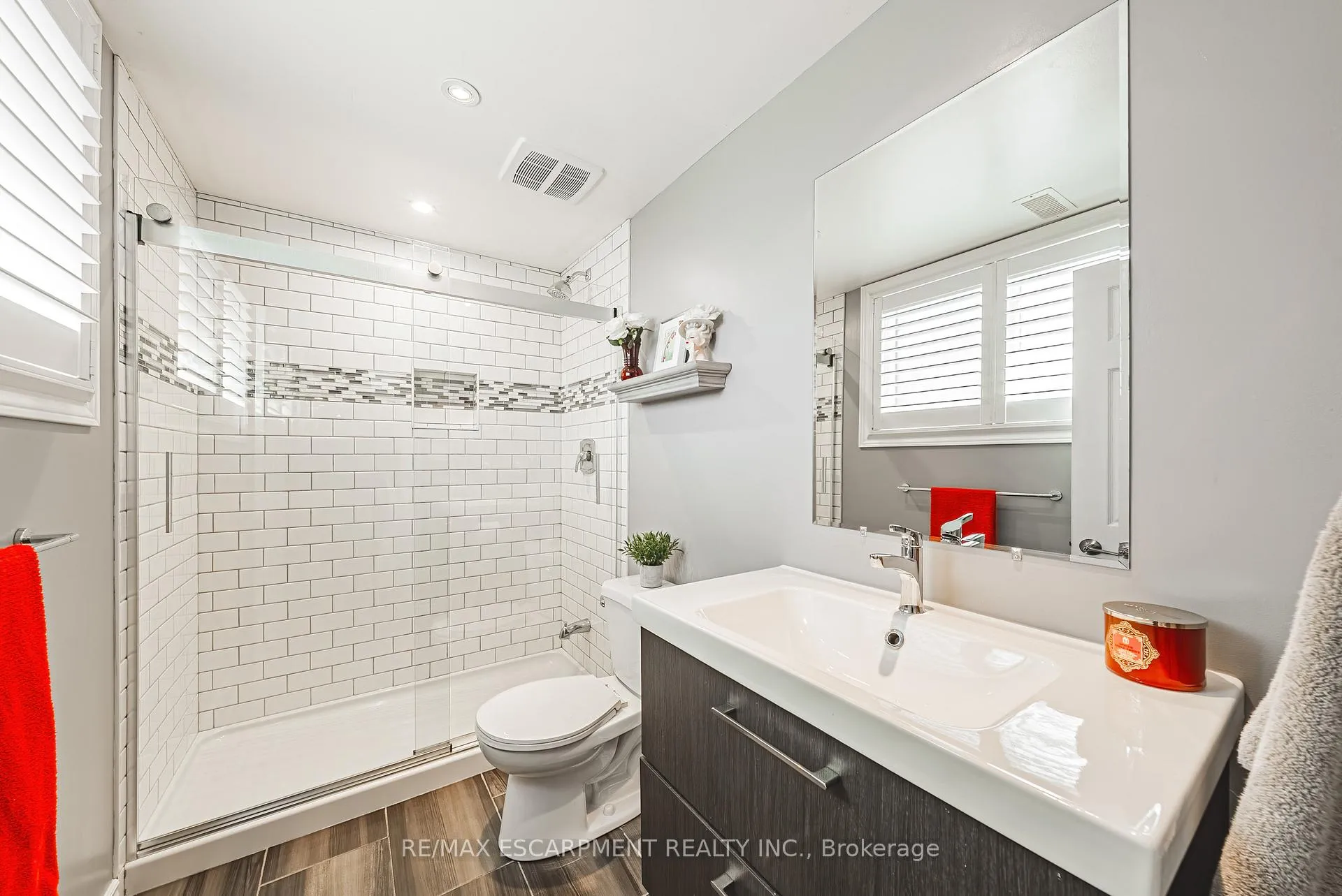 Photo 27 of 29 Silvercrest Drive, Hamilton, Rolston — HOMEH
