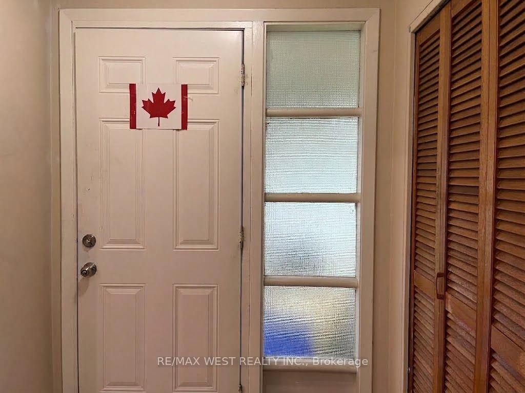 Photo 3 of 49 Braddock Road, Etobicoke, West Humber-Clairville — HOMEH