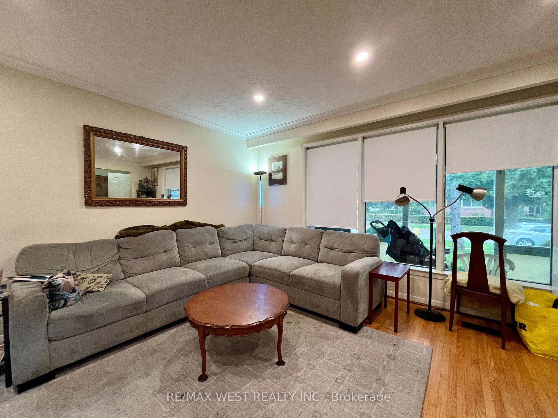 Photo 4 of 49 Braddock Road, Etobicoke, West Humber-Clairville — HOMEH