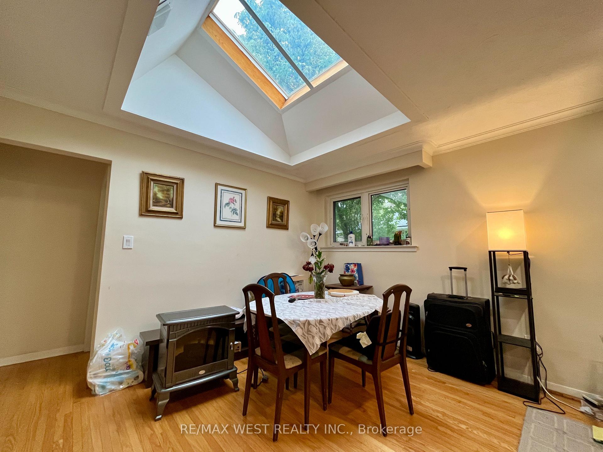 Photo 6 of 49 Braddock Road, Etobicoke, West Humber-Clairville — HOMEH
