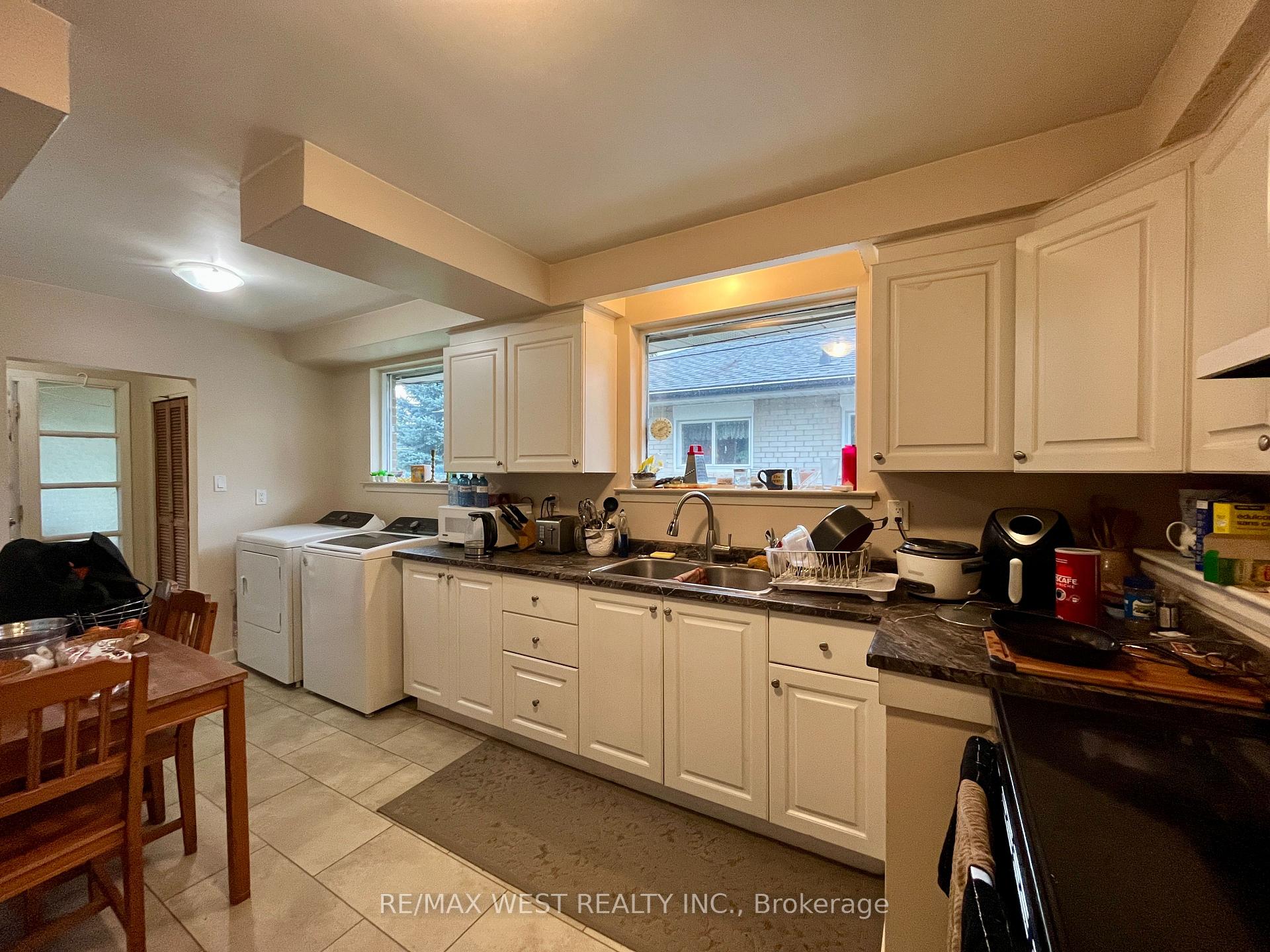 Photo 8 of 49 Braddock Road, Etobicoke, West Humber-Clairville — HOMEH
