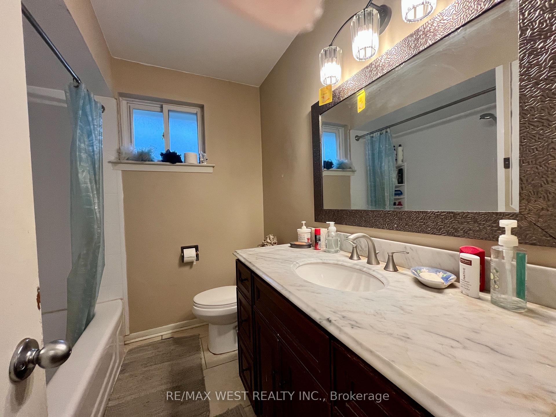 Photo 10 of 49 Braddock Road, Etobicoke, West Humber-Clairville — HOMEH