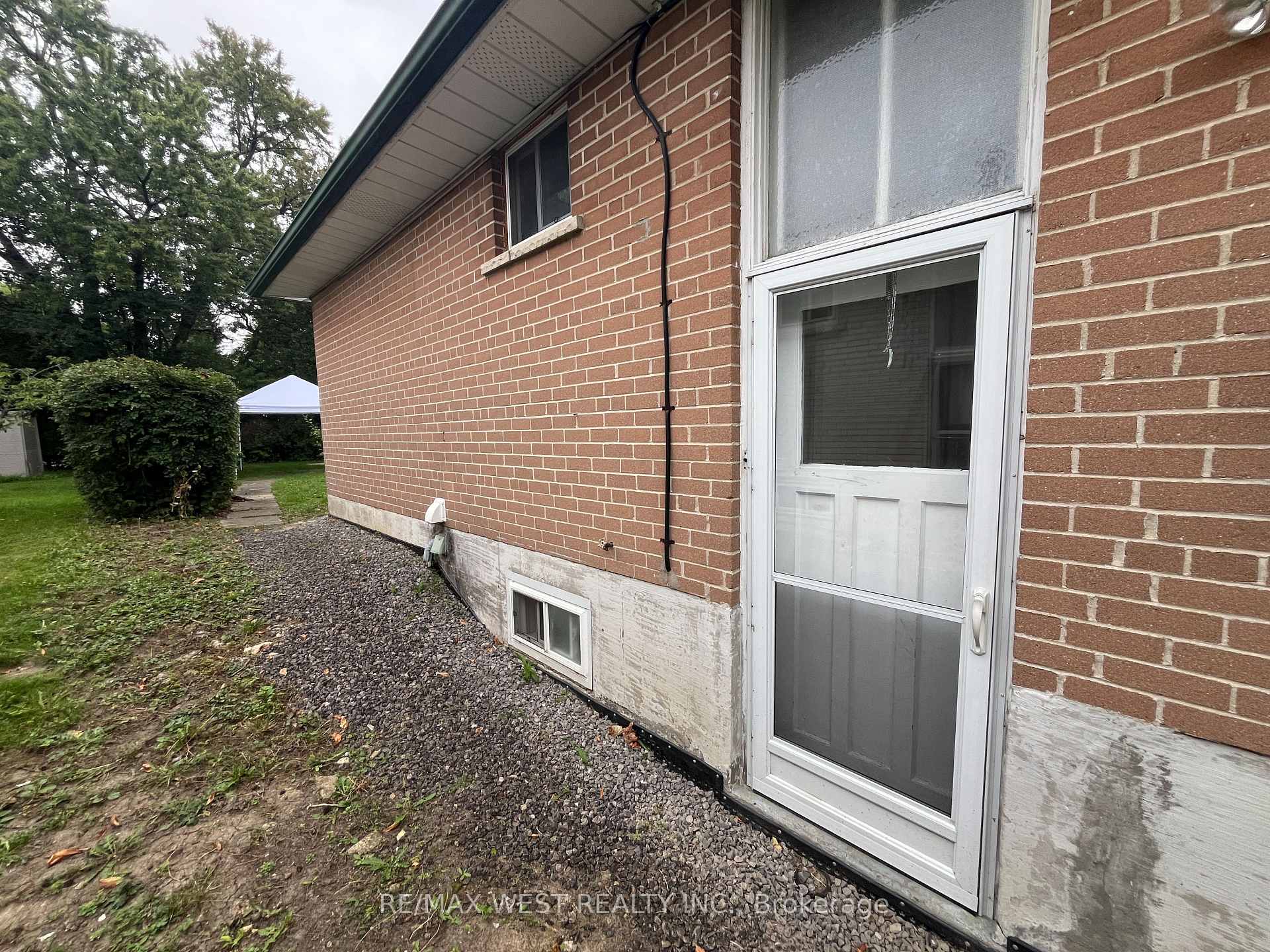 Photo 11 of 49 Braddock Road, Etobicoke, West Humber-Clairville — HOMEH