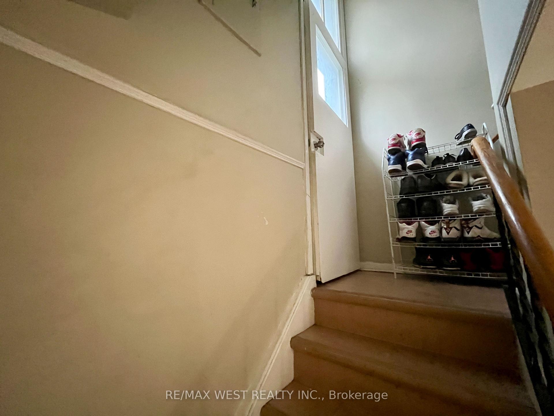 Photo 12 of 49 Braddock Road, Etobicoke, West Humber-Clairville — HOMEH