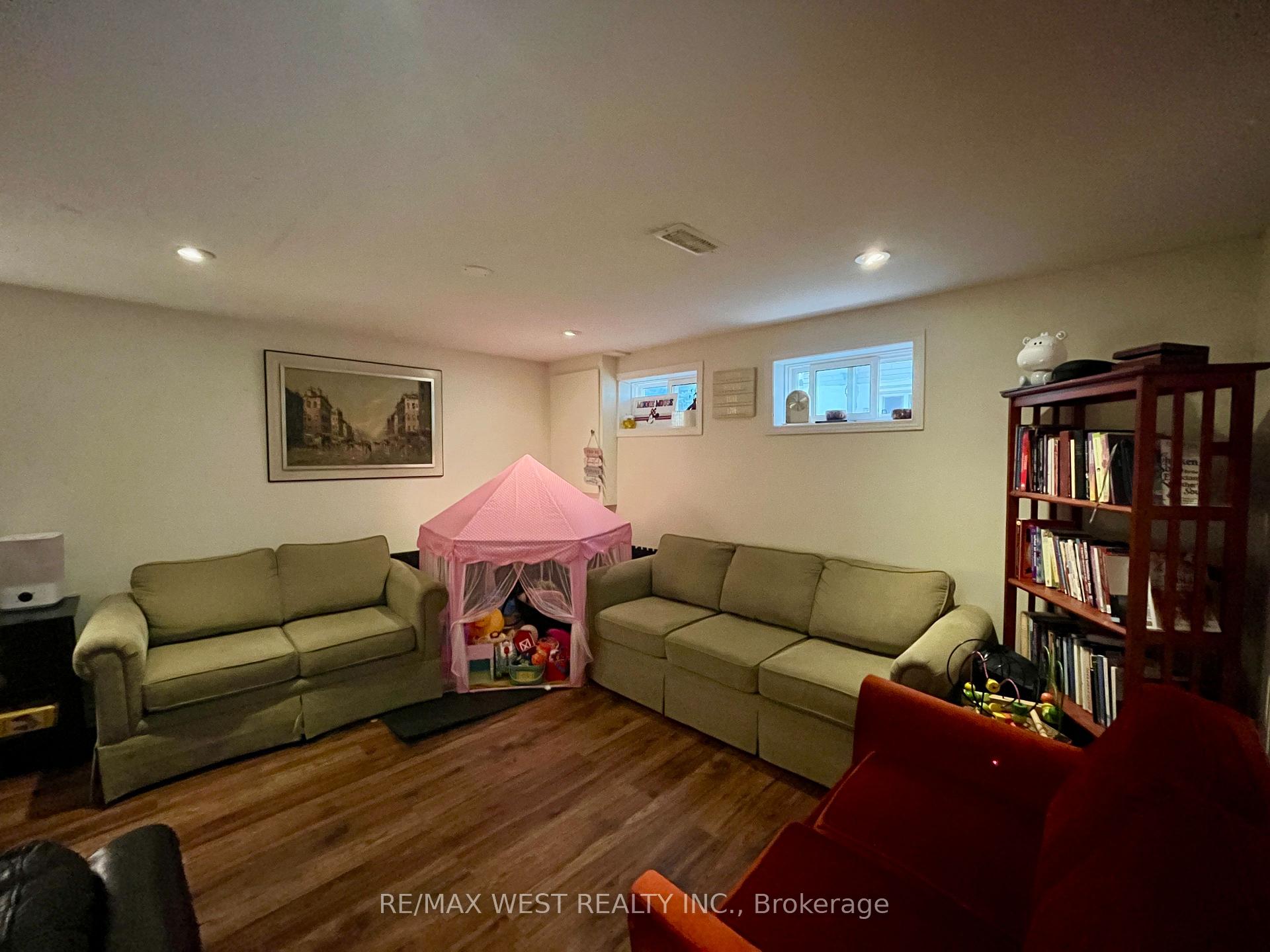 Photo 13 of 49 Braddock Road, Etobicoke, West Humber-Clairville — HOMEH