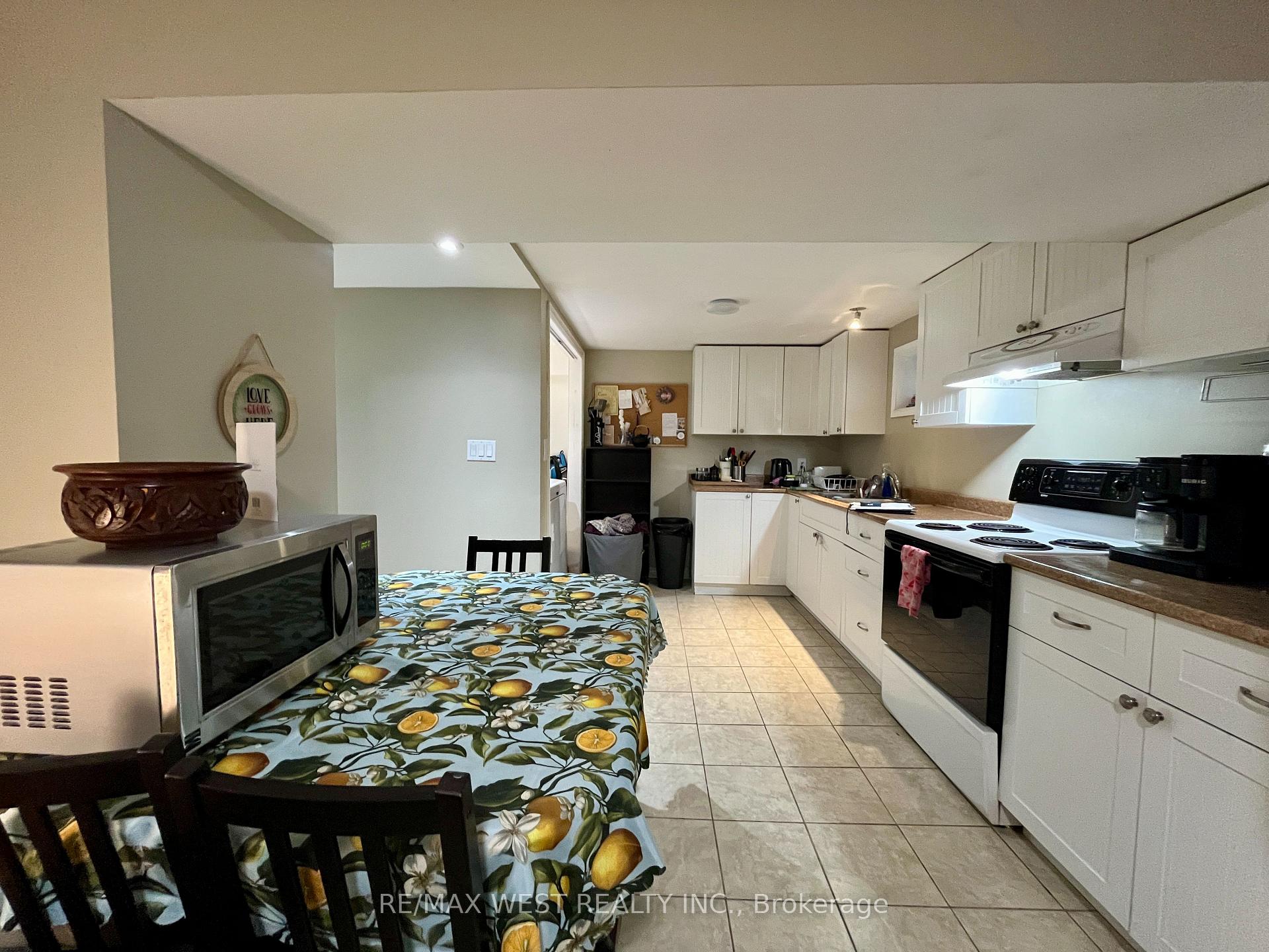 Photo 15 of 49 Braddock Road, Etobicoke, West Humber-Clairville — HOMEH