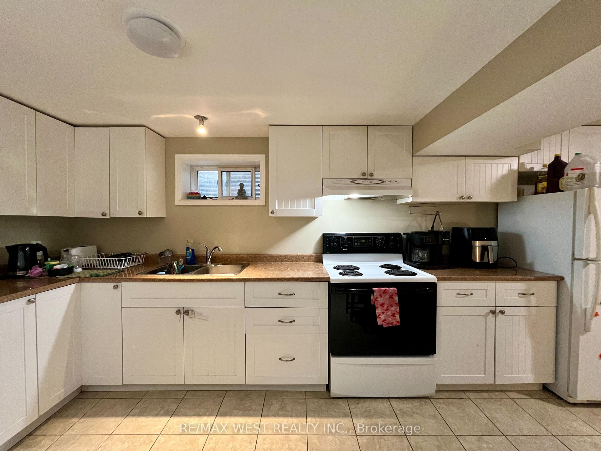 Photo 16 of 49 Braddock Road, Etobicoke, West Humber-Clairville — HOMEH